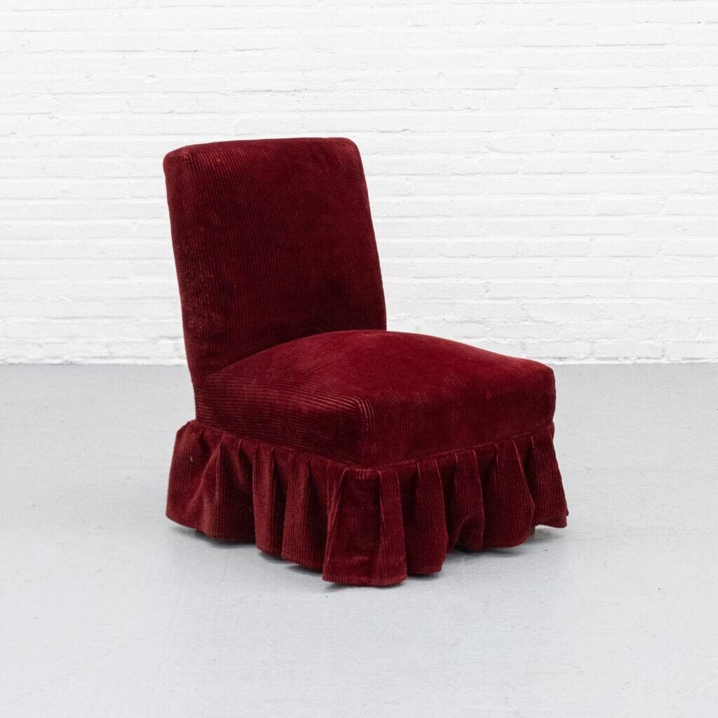 Fauteuil crapaud en velours côtelé rouge des années 1960