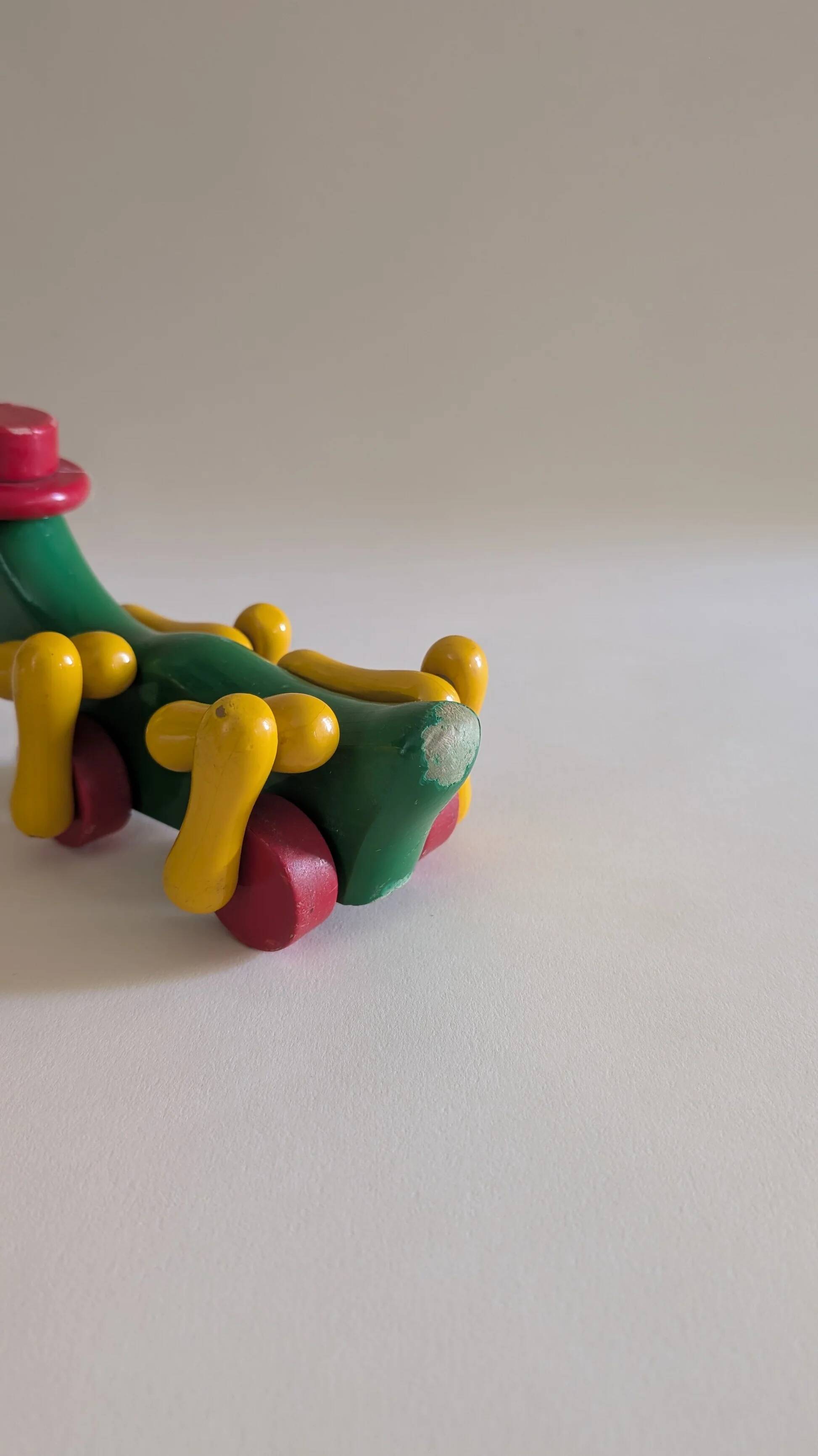 Grilllon, Kouvalias wooden pull toy