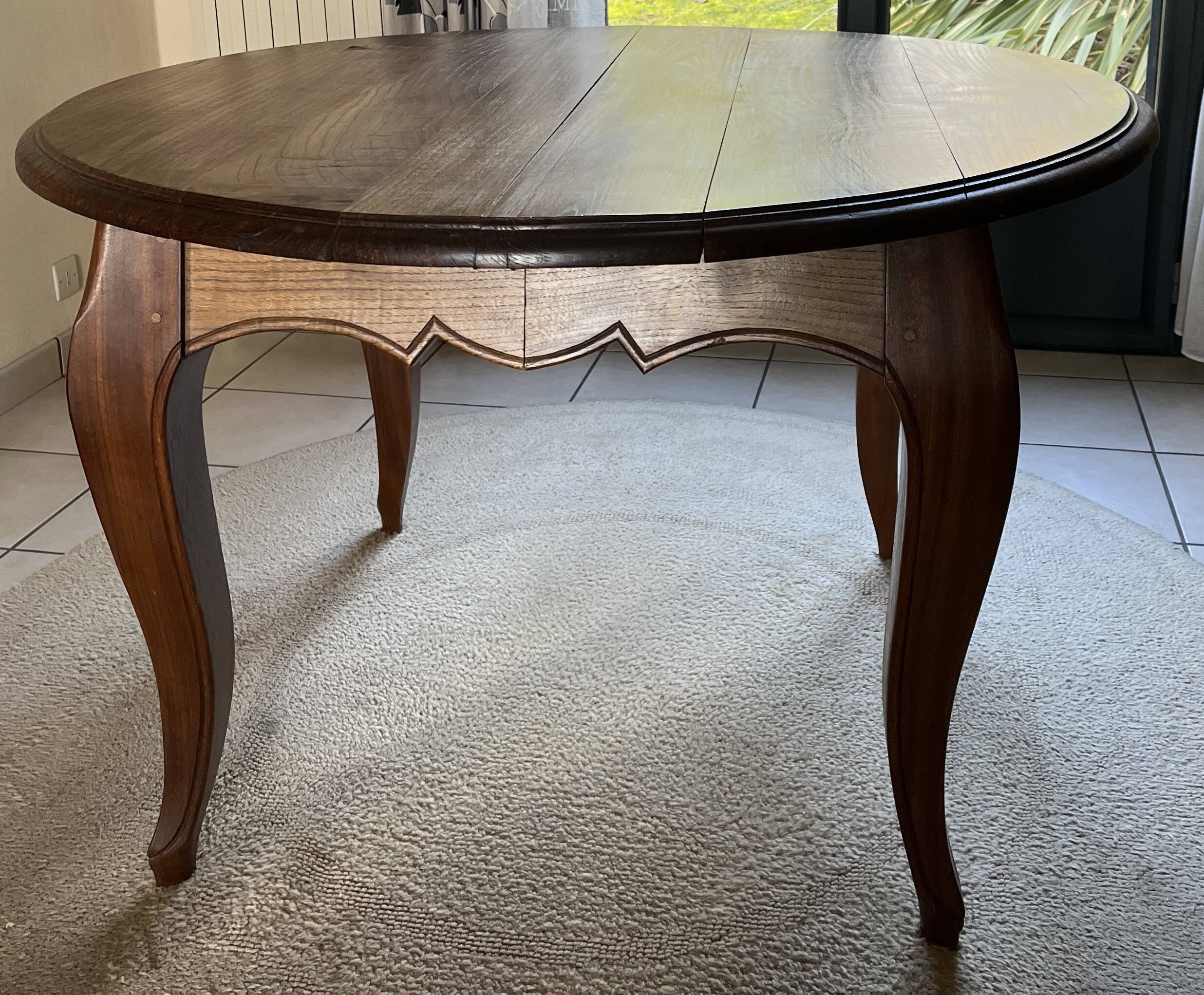 Solid chestnut table, diameter 120 cm with an extension of 50 cm - rené trotel