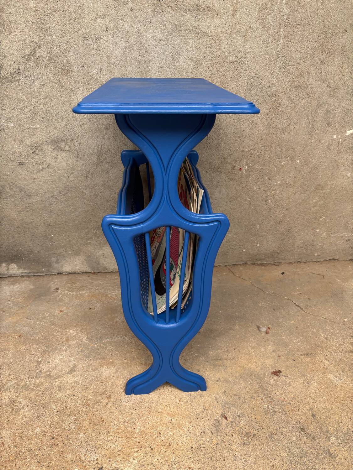 Table d'appoint, porte-revue bleu