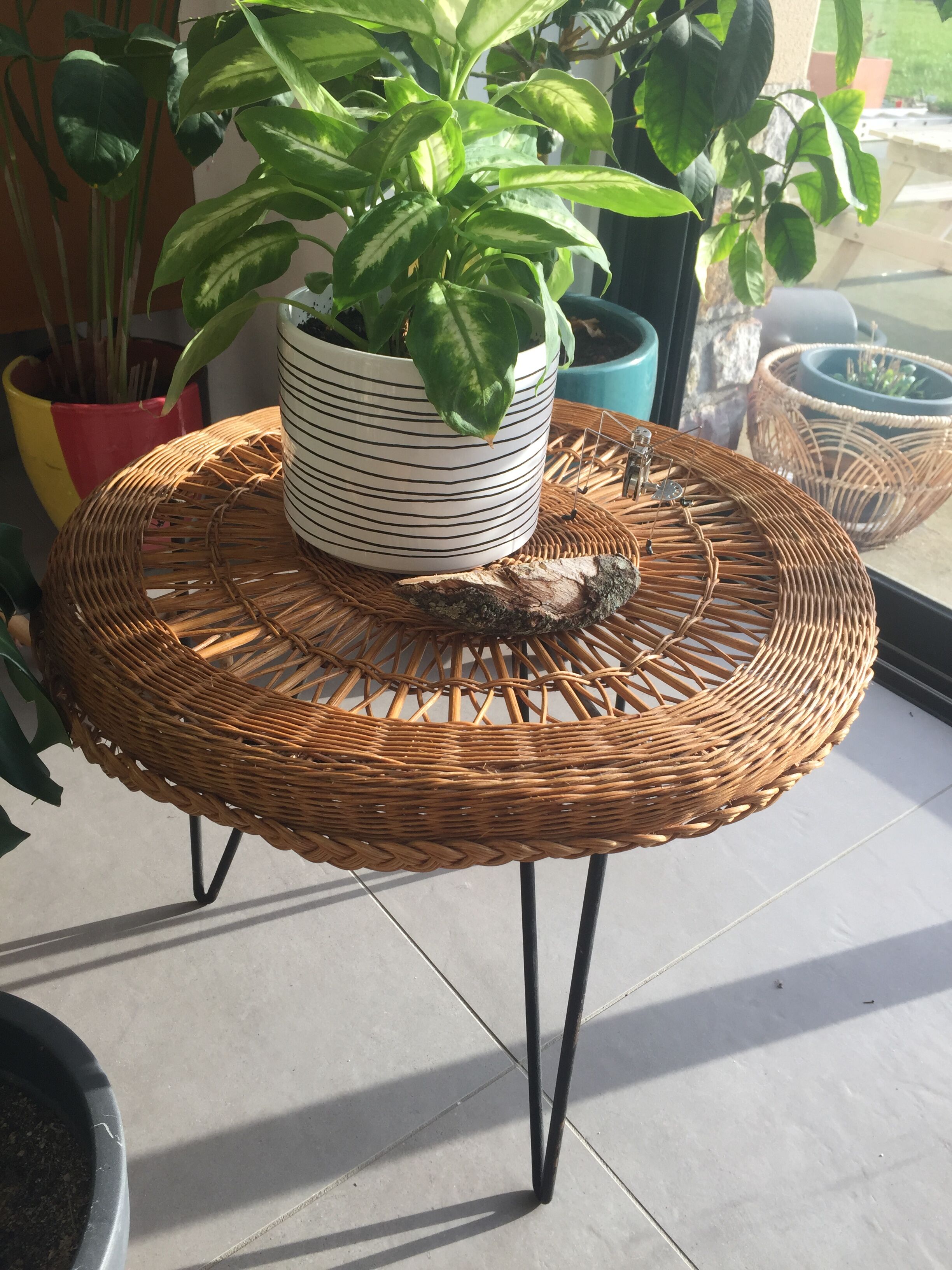 Low table in wicker and black metal, vintage