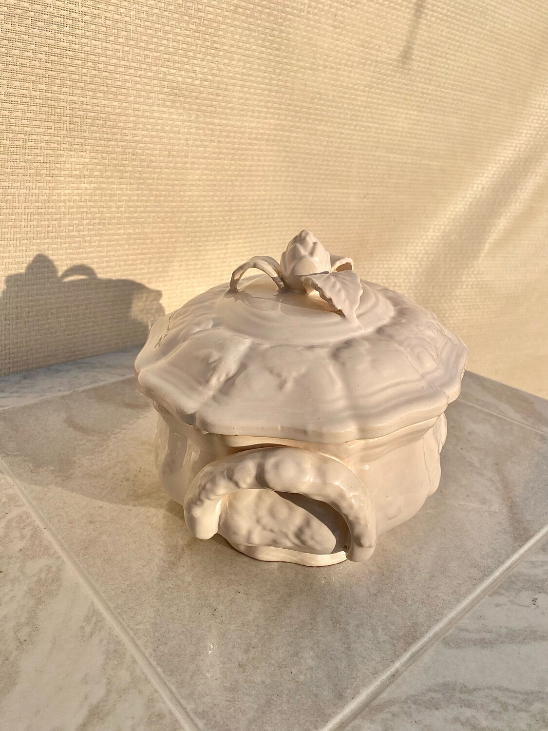 Antique soup tureen in faience, Pont-aux-Choux style.