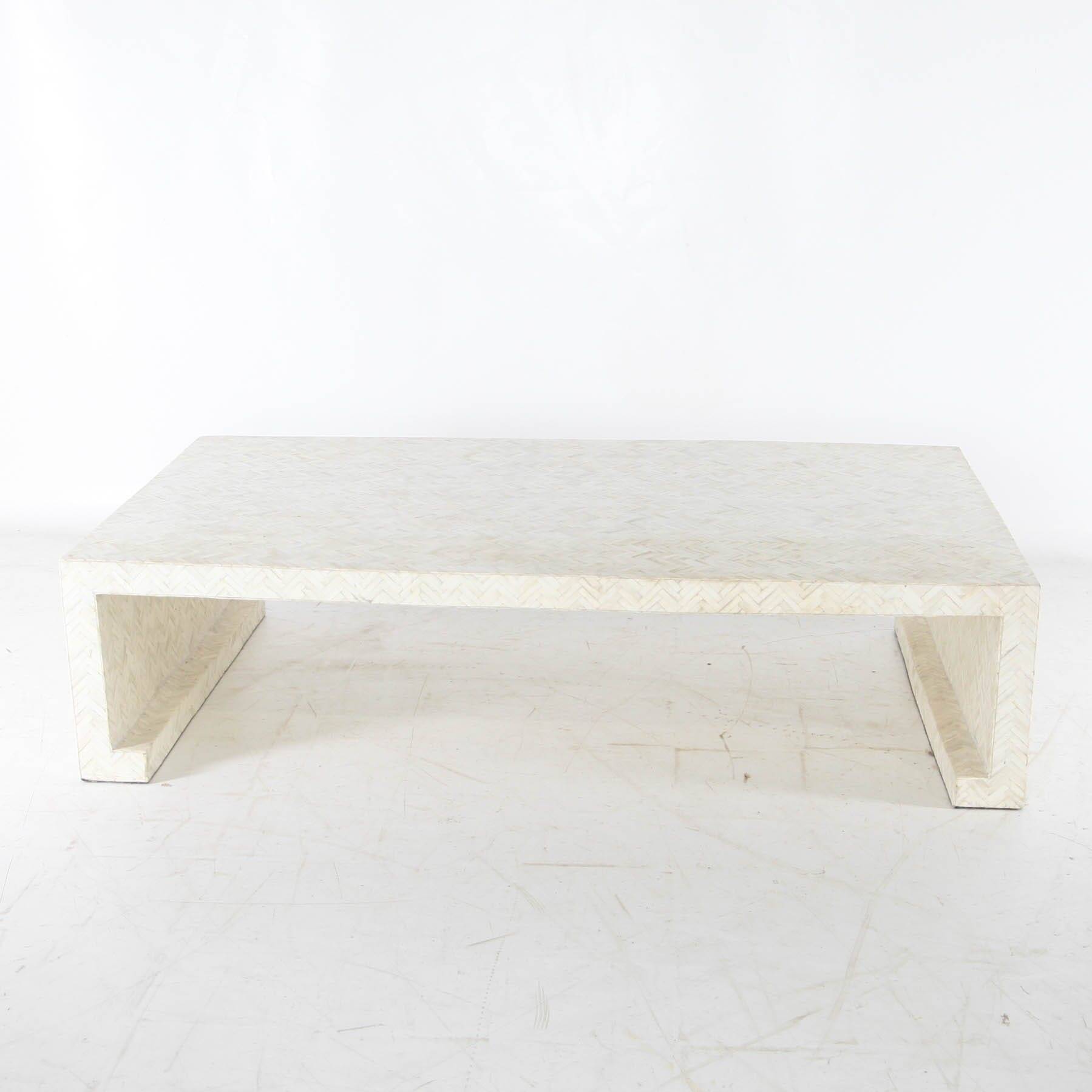 Coffee table in bone.