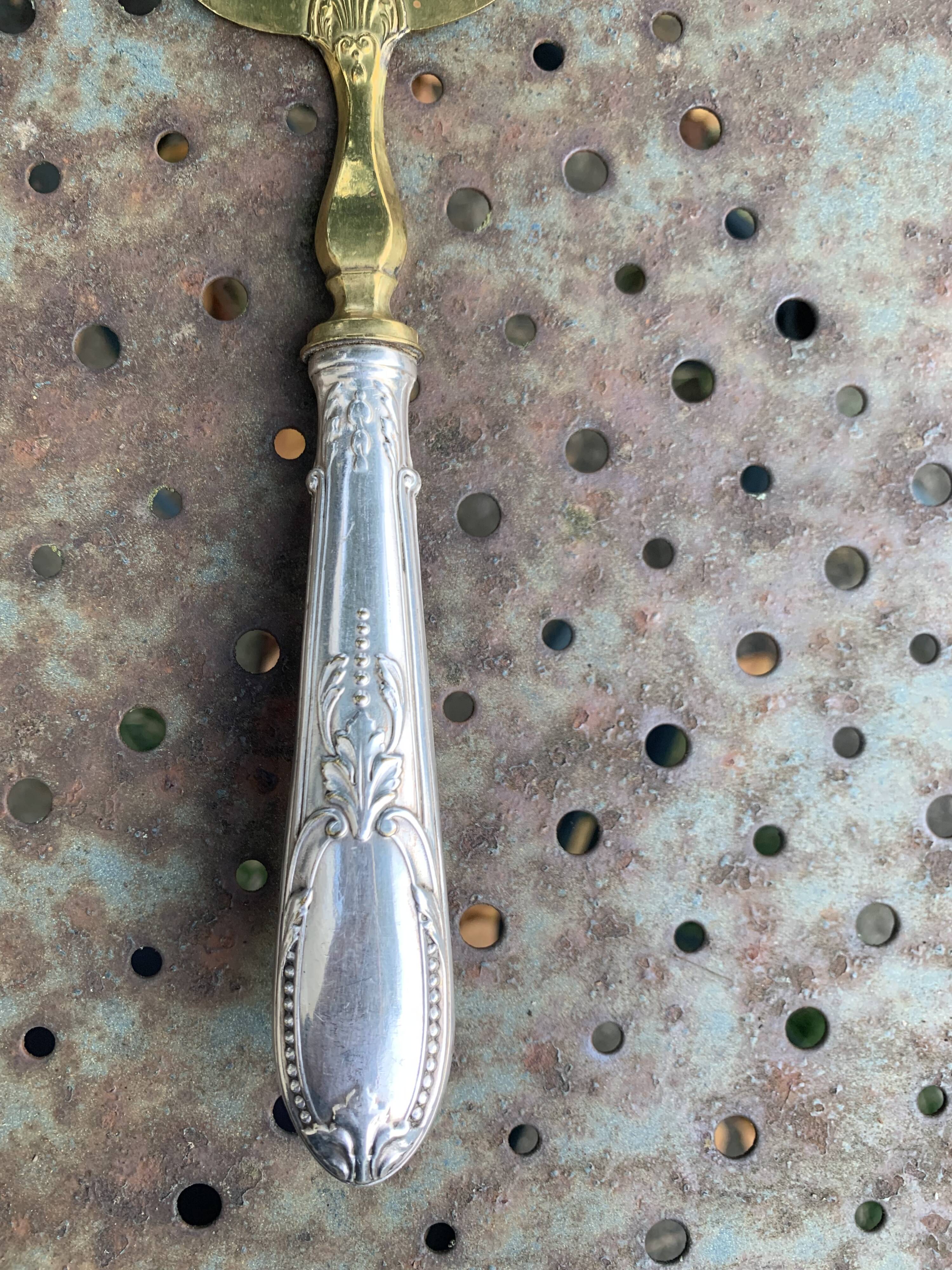 Pie server in vermeil and silver filled, hallmarked, chiseled floral motif, old