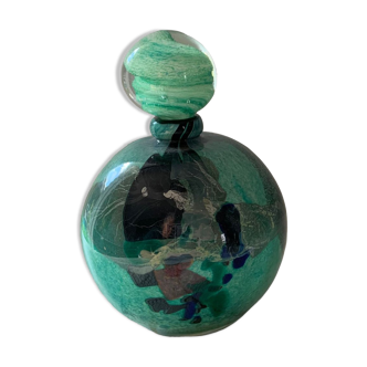 Flacon décoratif vert en verre soufflé signé Jean-Claude Novaro