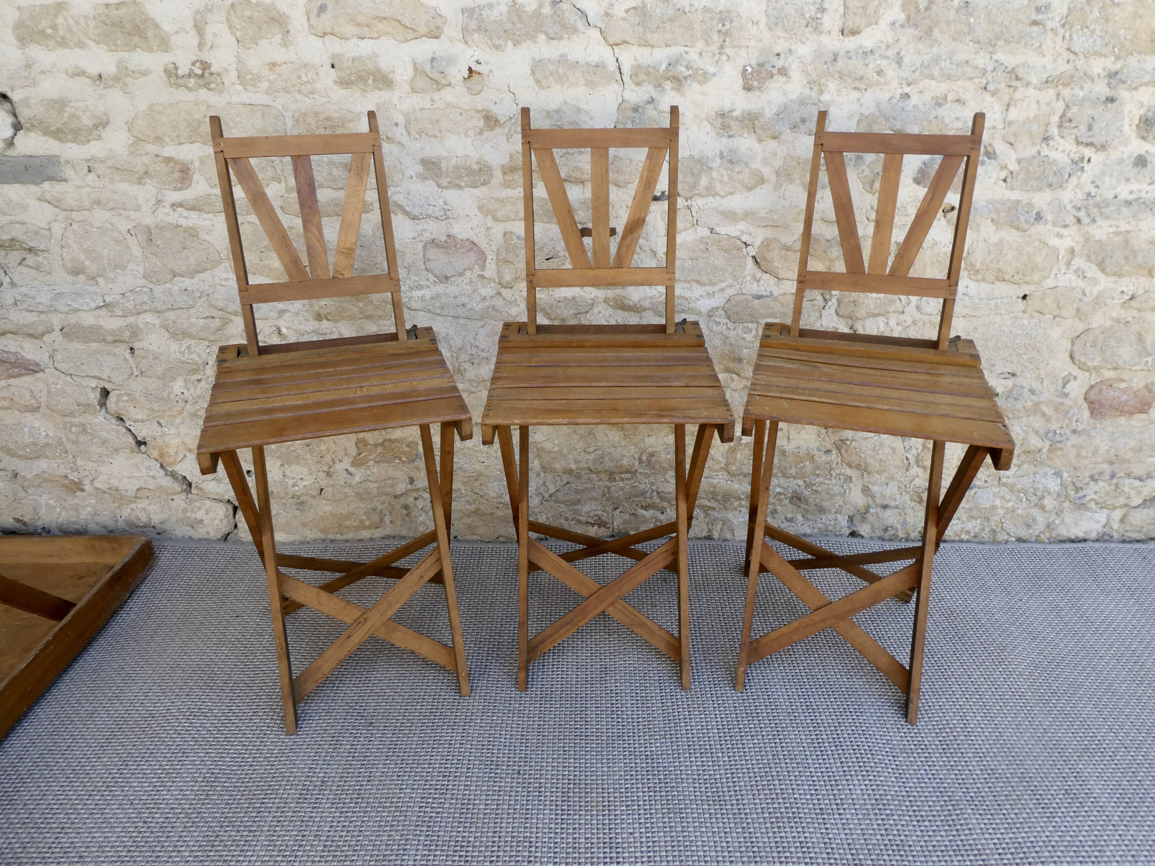 Table and its 3 folding wooden chairs for children, 50s, compactable