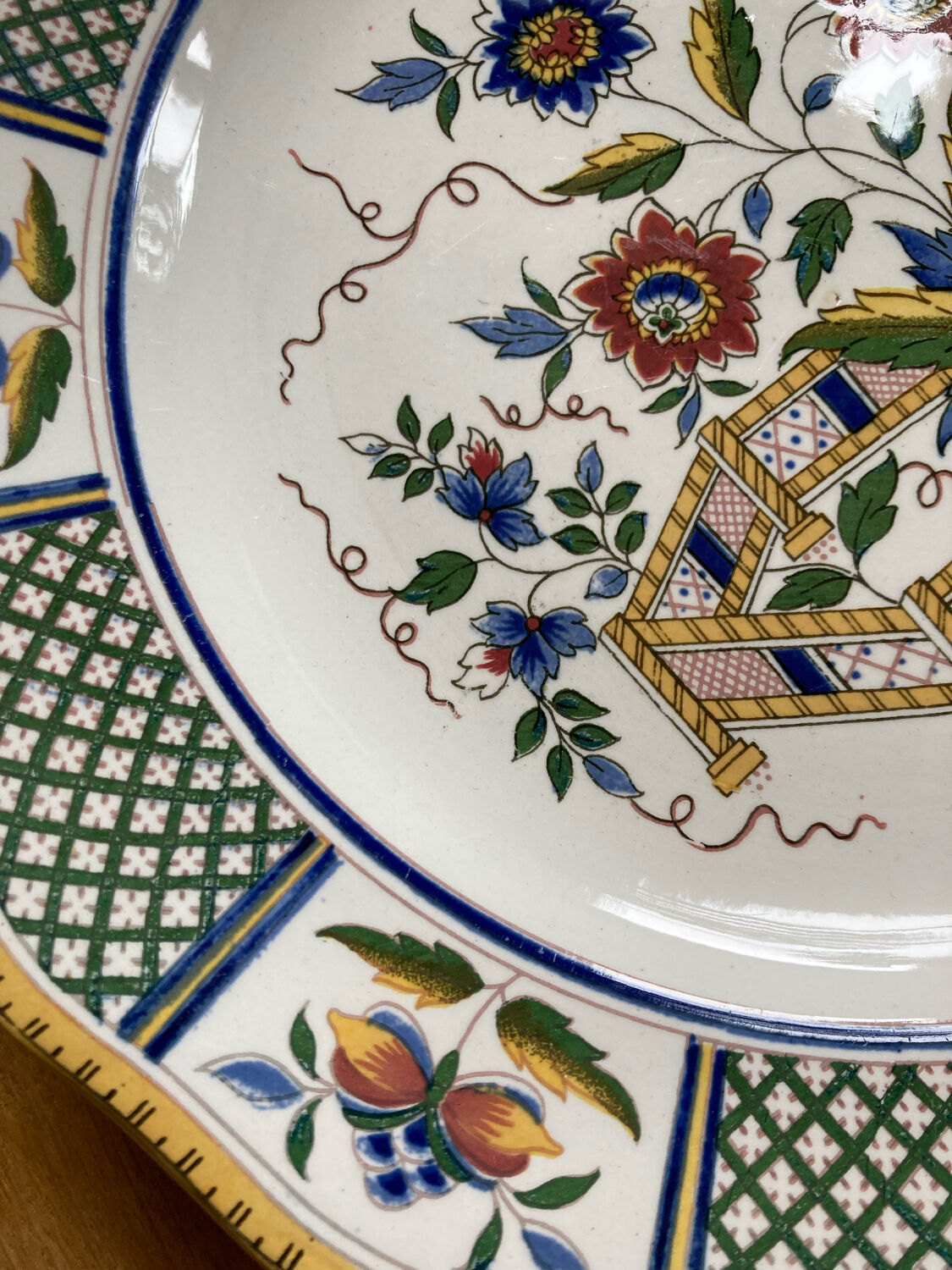 Sarreguemines plate with Montmorency decor