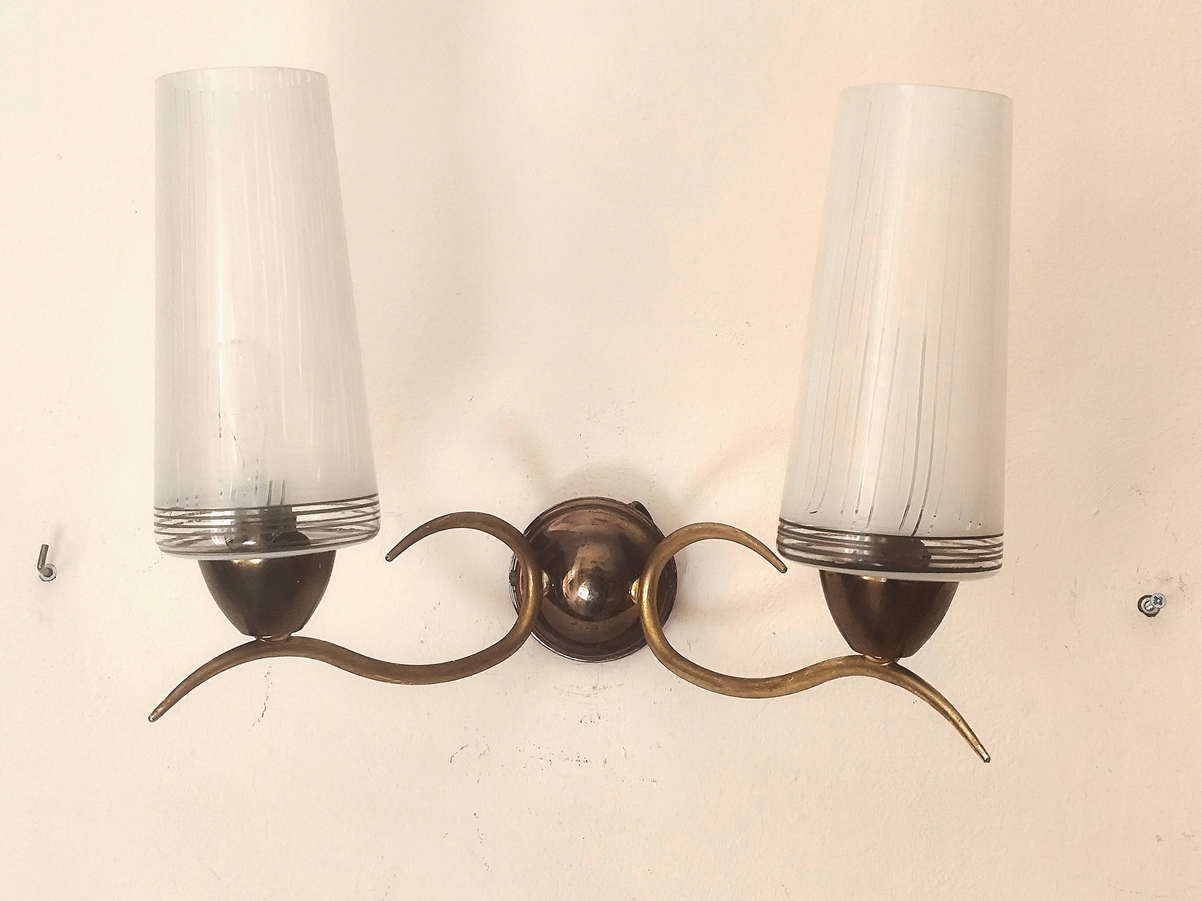 Two-light wall sconce in gilded metal with opaque glass shades, 1950/1960
