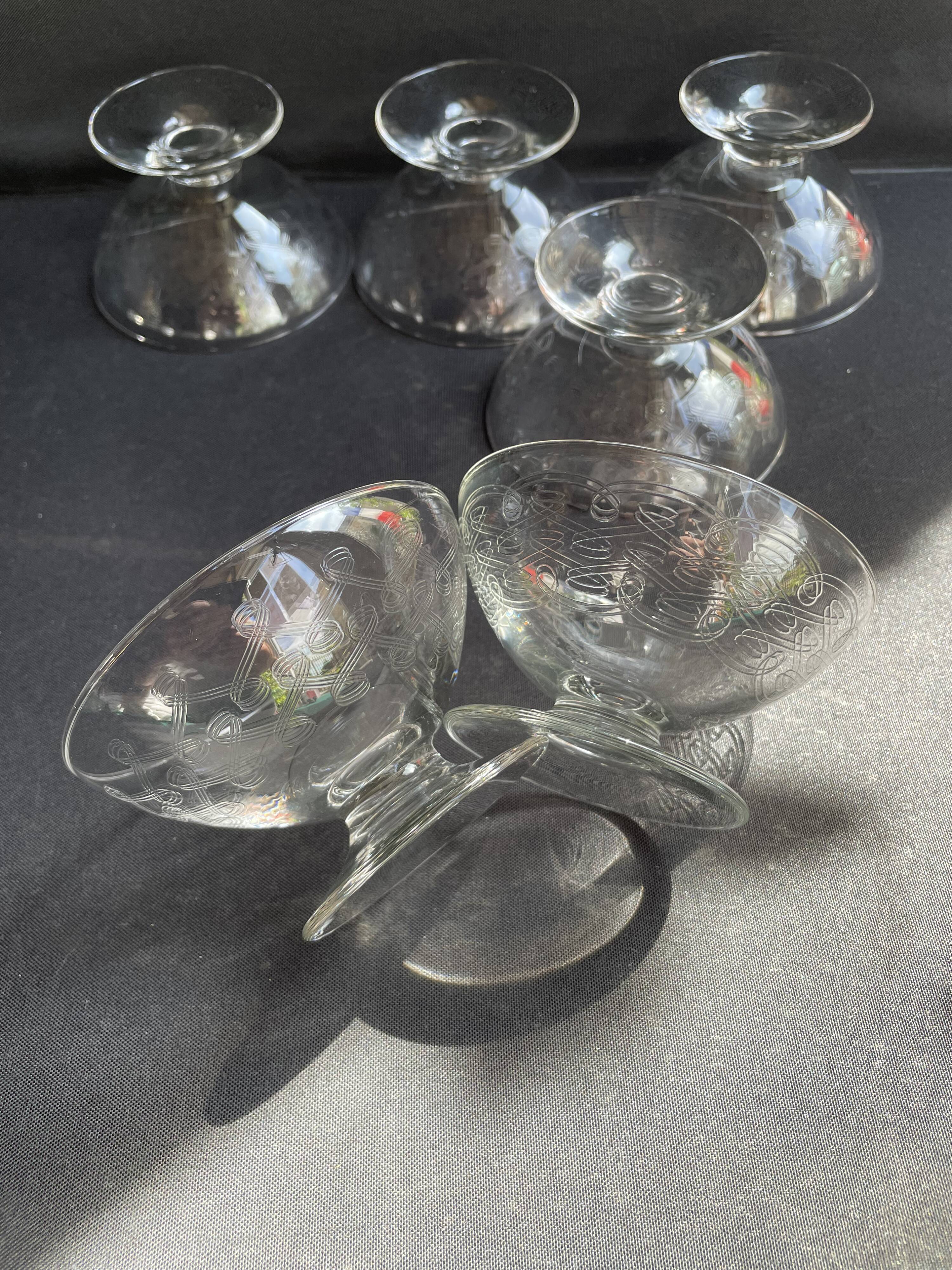 6 champagne glasses – Engraved crystal