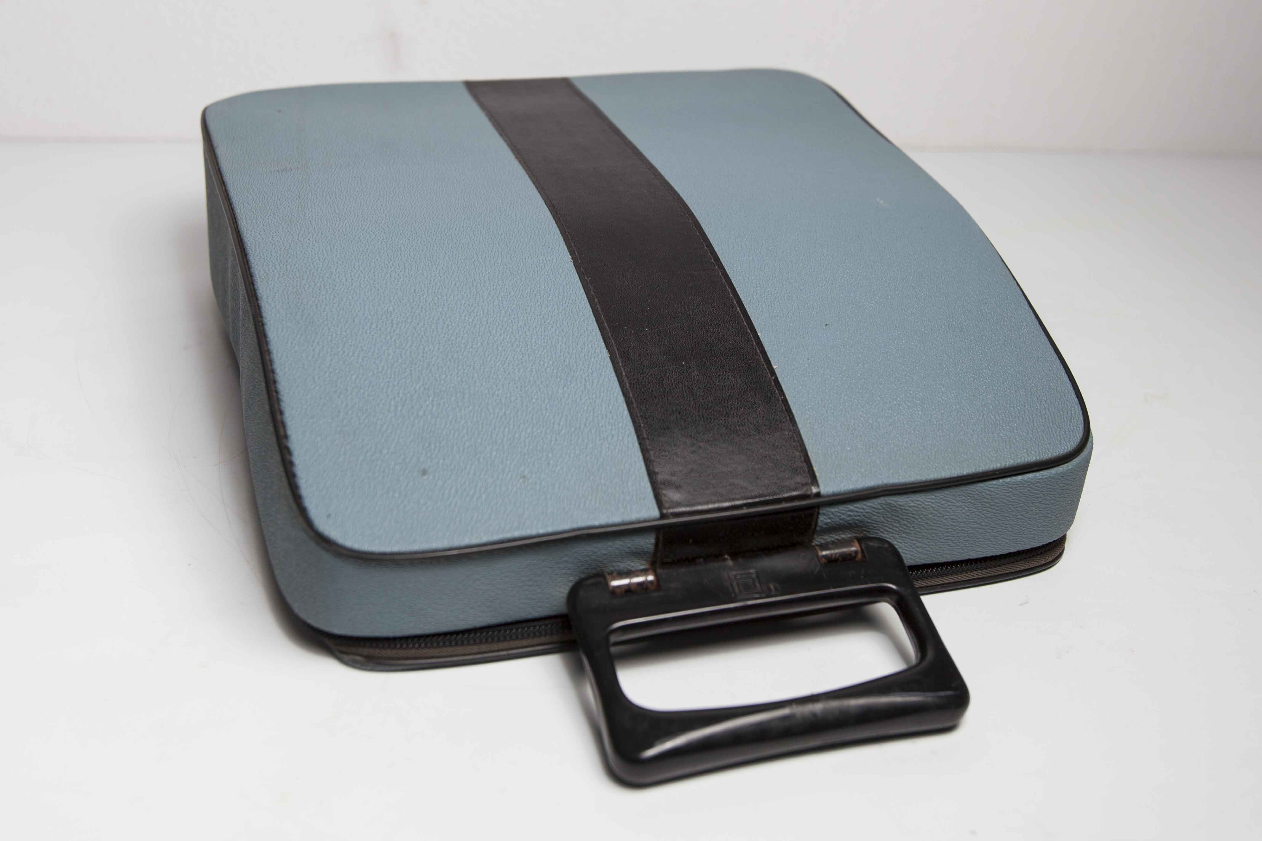 Olivetti Lettera 32 typewriter revised and new ribbon