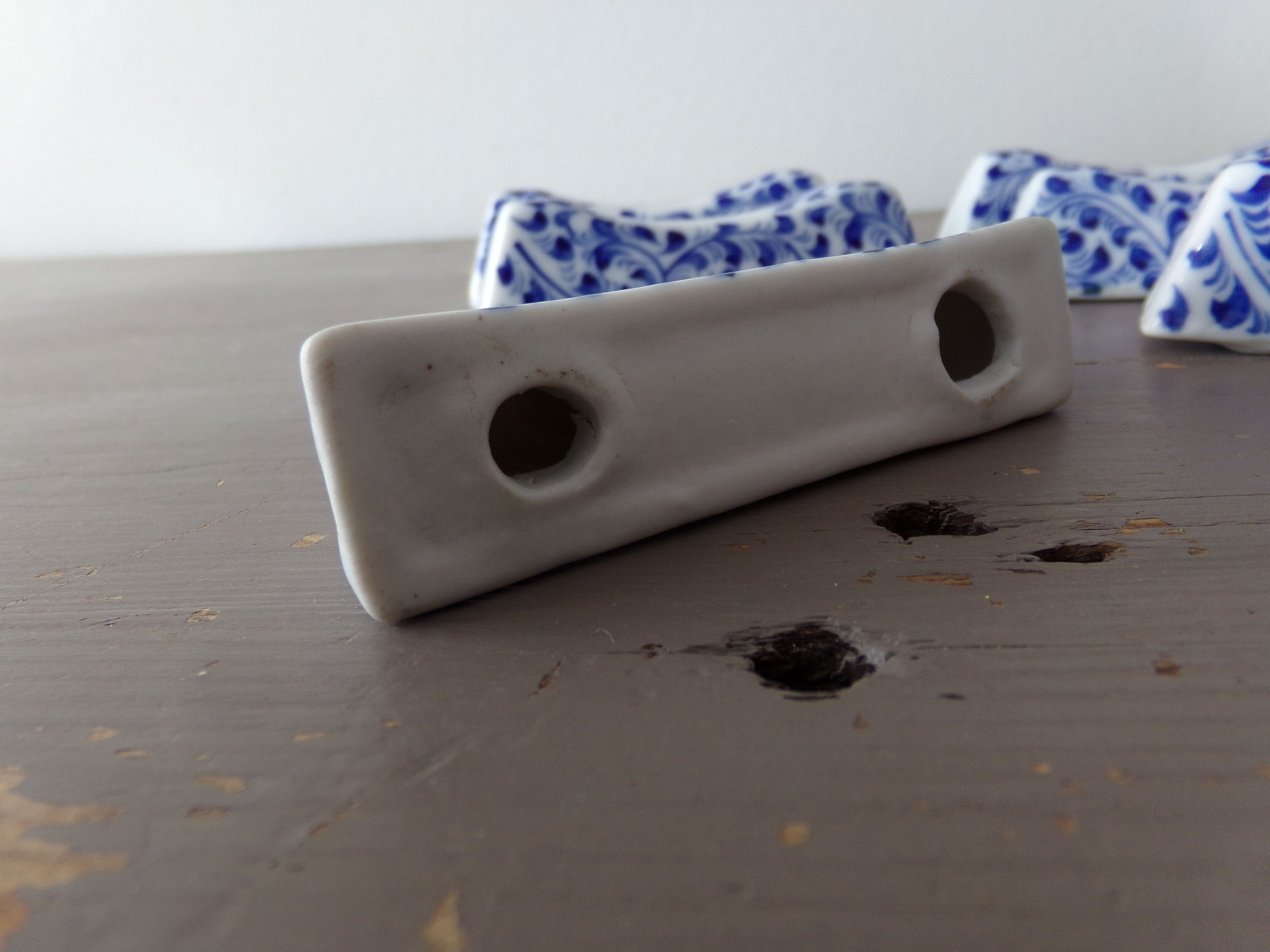 6 blue porcelain knife holders