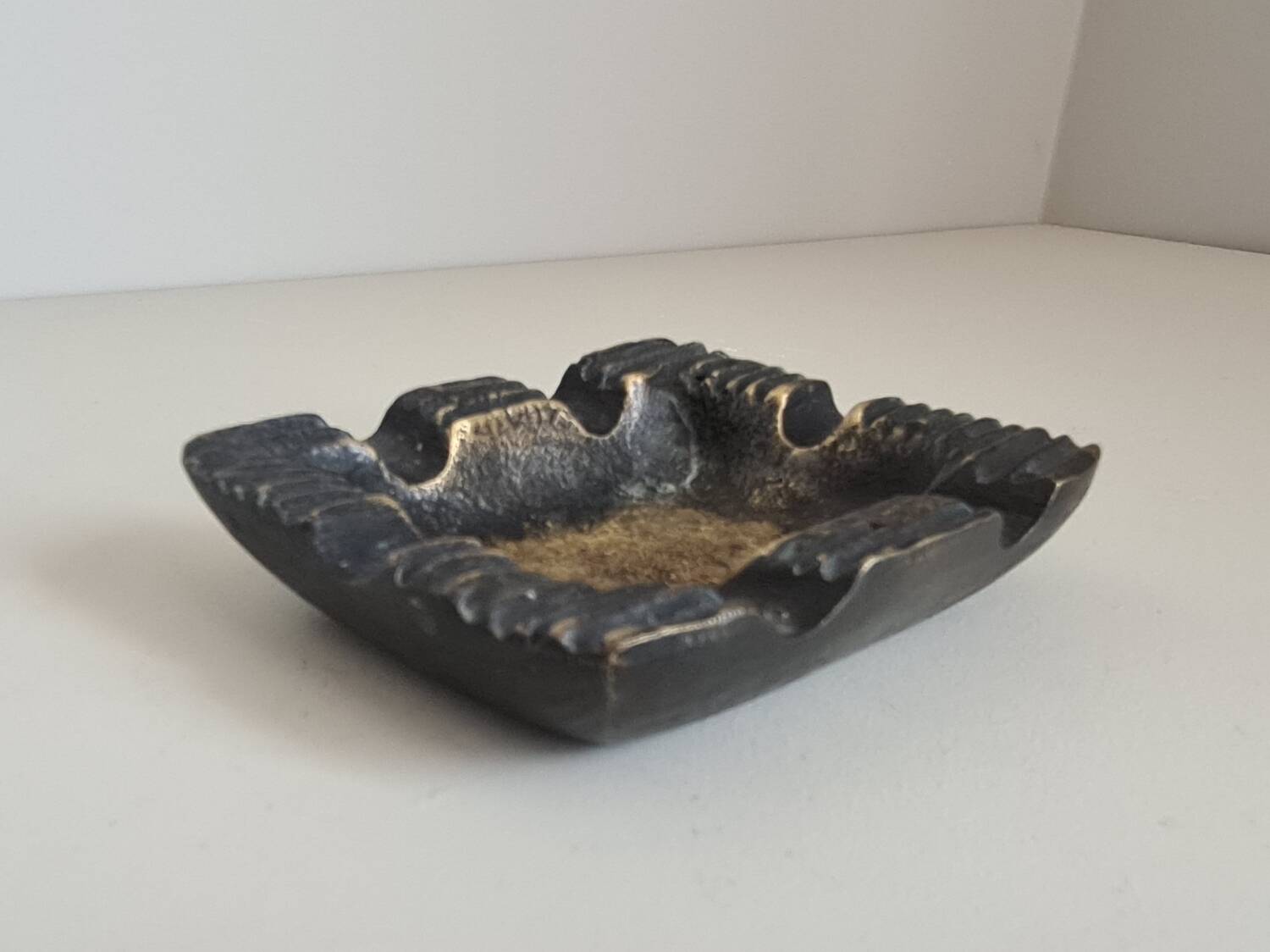 Brutalist bronze ashtray or pocket tray / 70s / vintage / artisanal work / Mid-Century / France / 20th century