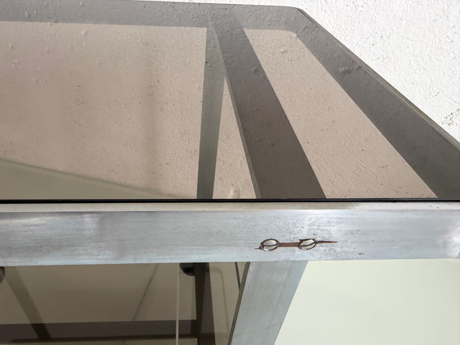 Metal dessert table