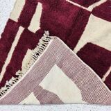 Pure Moroccan wool carpet in burgundy, size 200 x 300 cm.