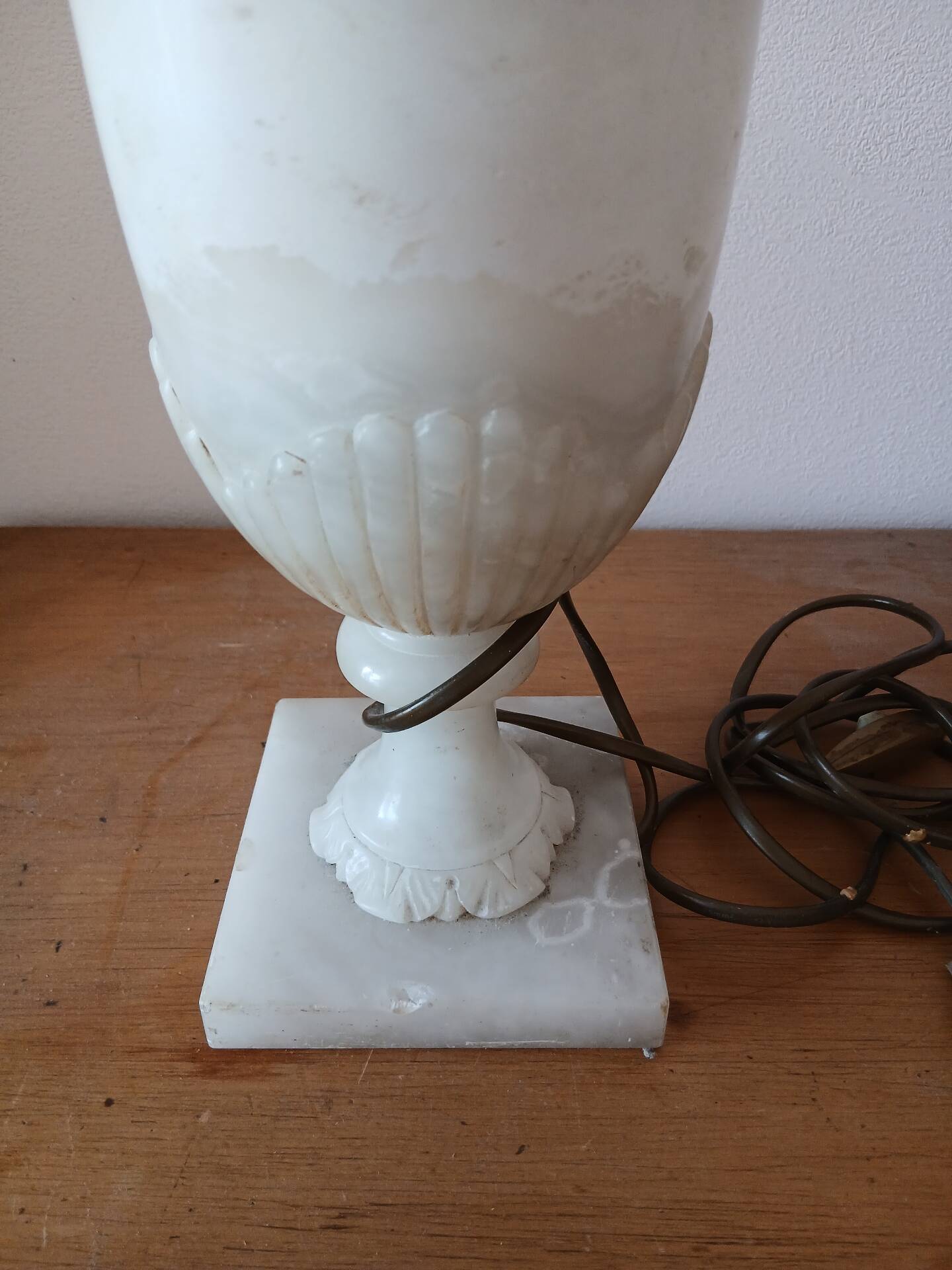 Alabaster lamp base