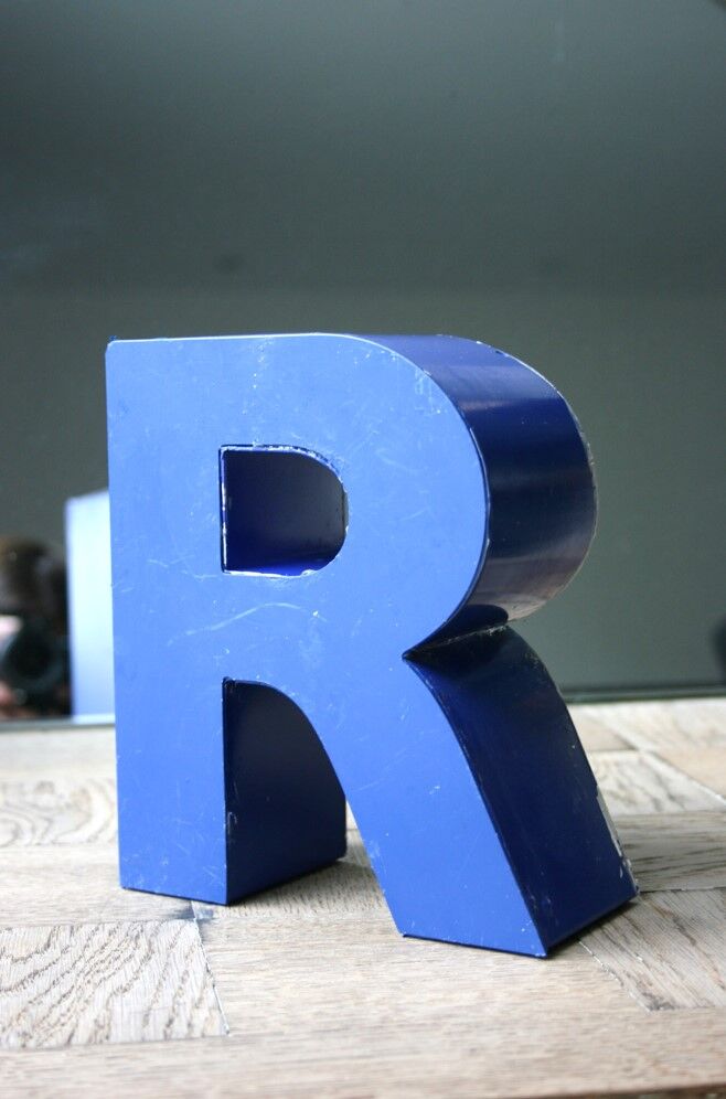 Vintage blue sign letter R
