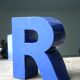 Lettre d'enseigne vintage bleue R