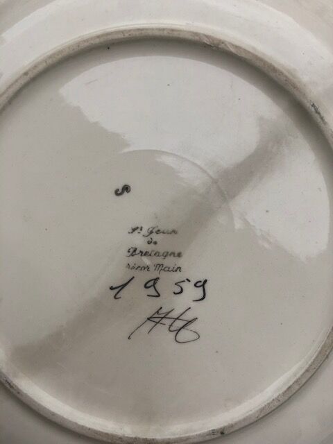 Plates ''saint-jean de bretagne'' numbered and signed