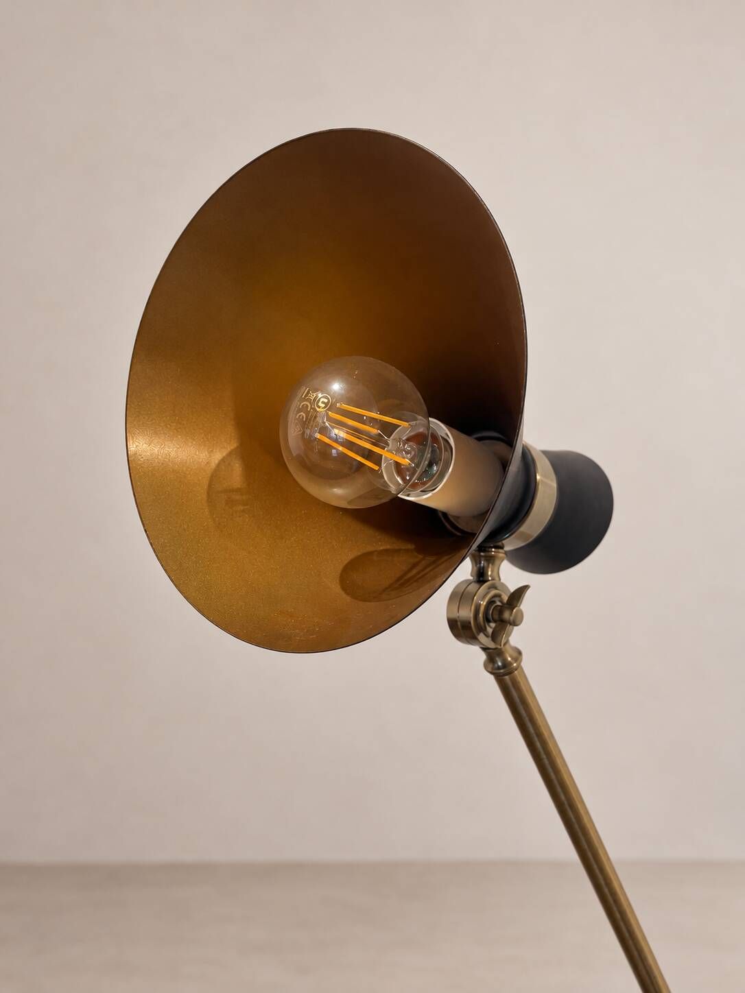 Diabolo floor lamp in metal