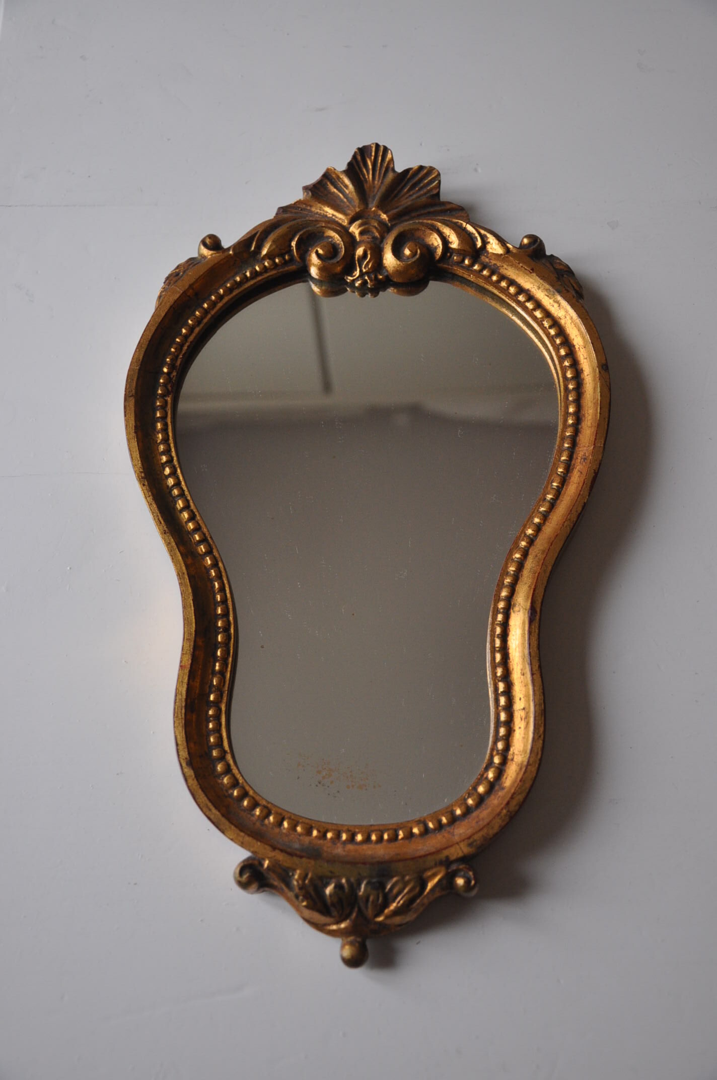 Miroir de style en bois doré vintage