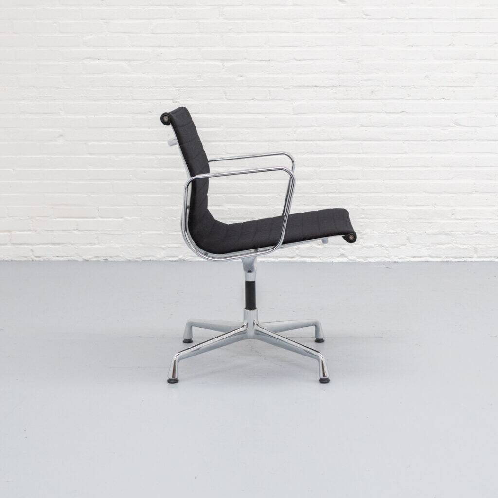 Chaise Eames EA 108 Vitra années 1990