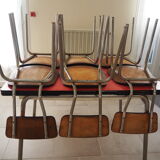 TABLE with two Italian EXTENSIONS and its 6 vintage CHAIRS of the 1970s in red color