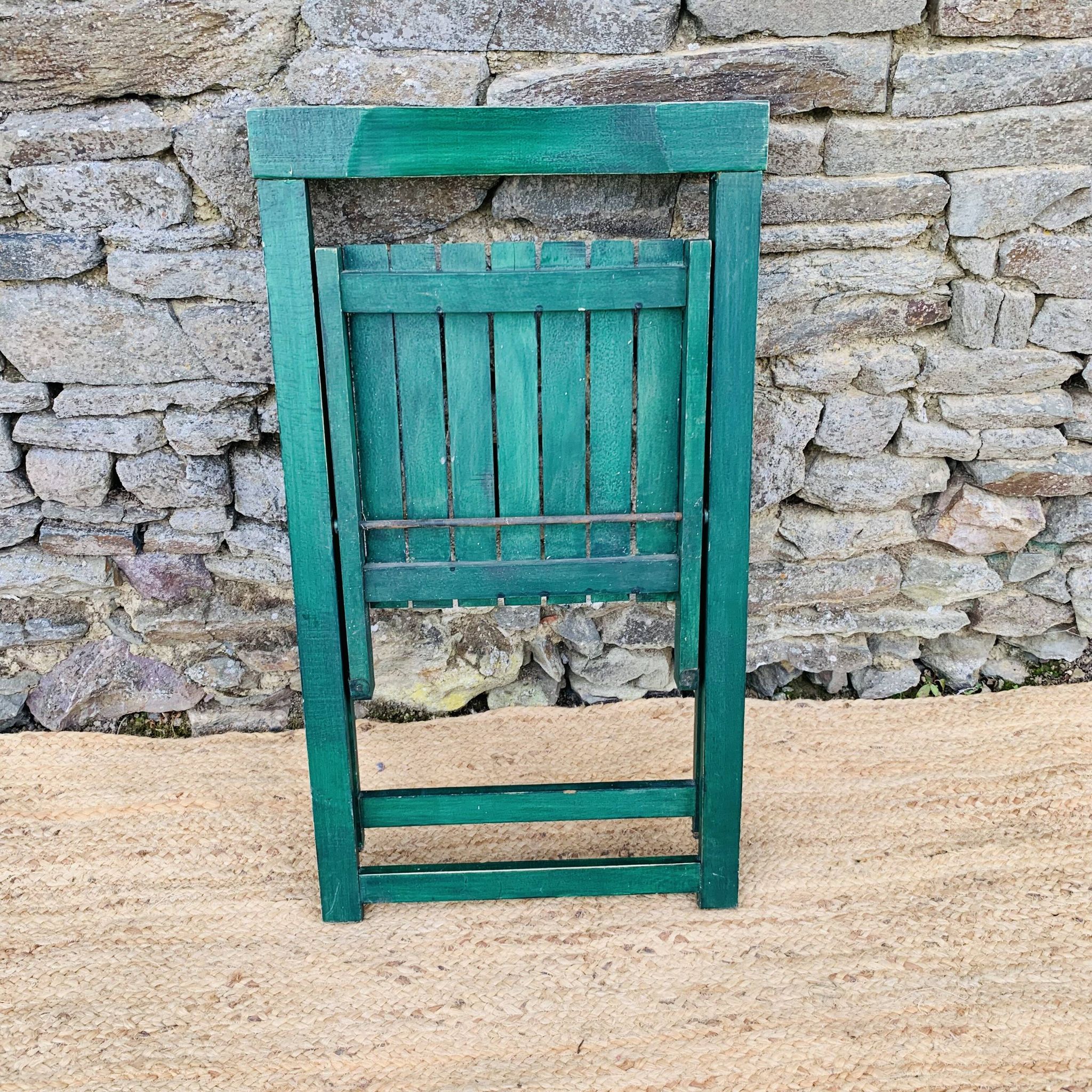 Set of 4 green folding chairs