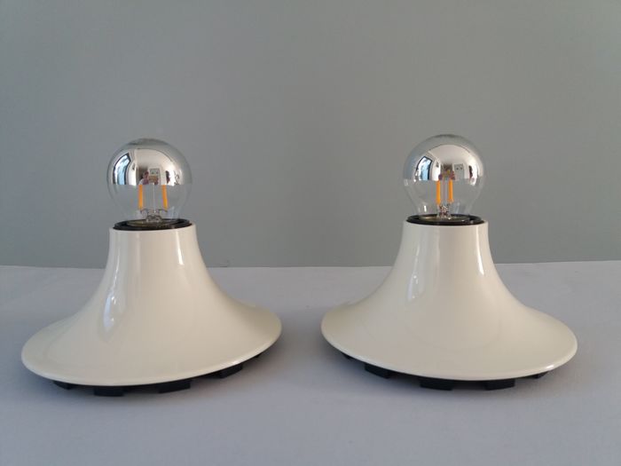 Pair of artemide "Teti" sconce by Vico Magistretti