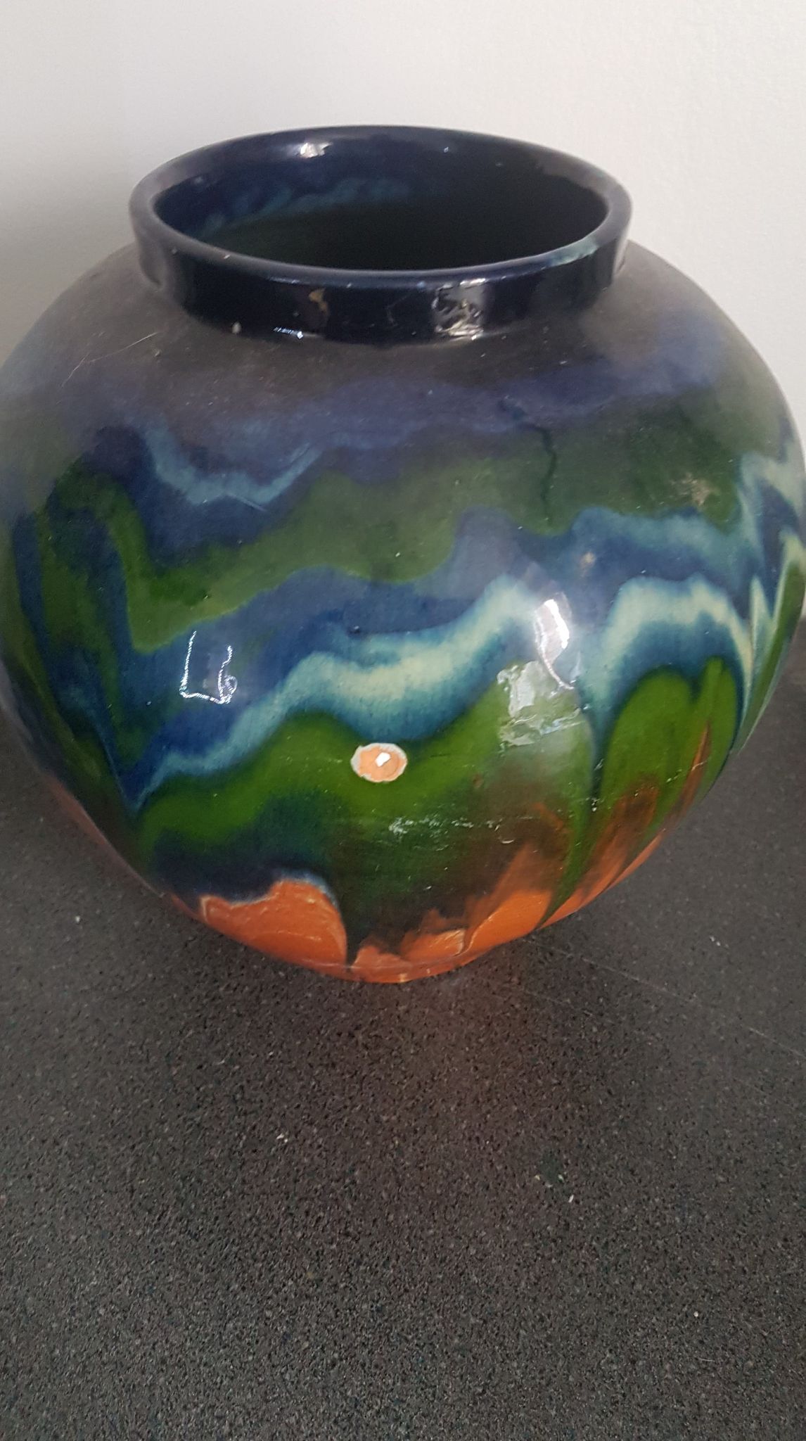 Round ceramic vase
