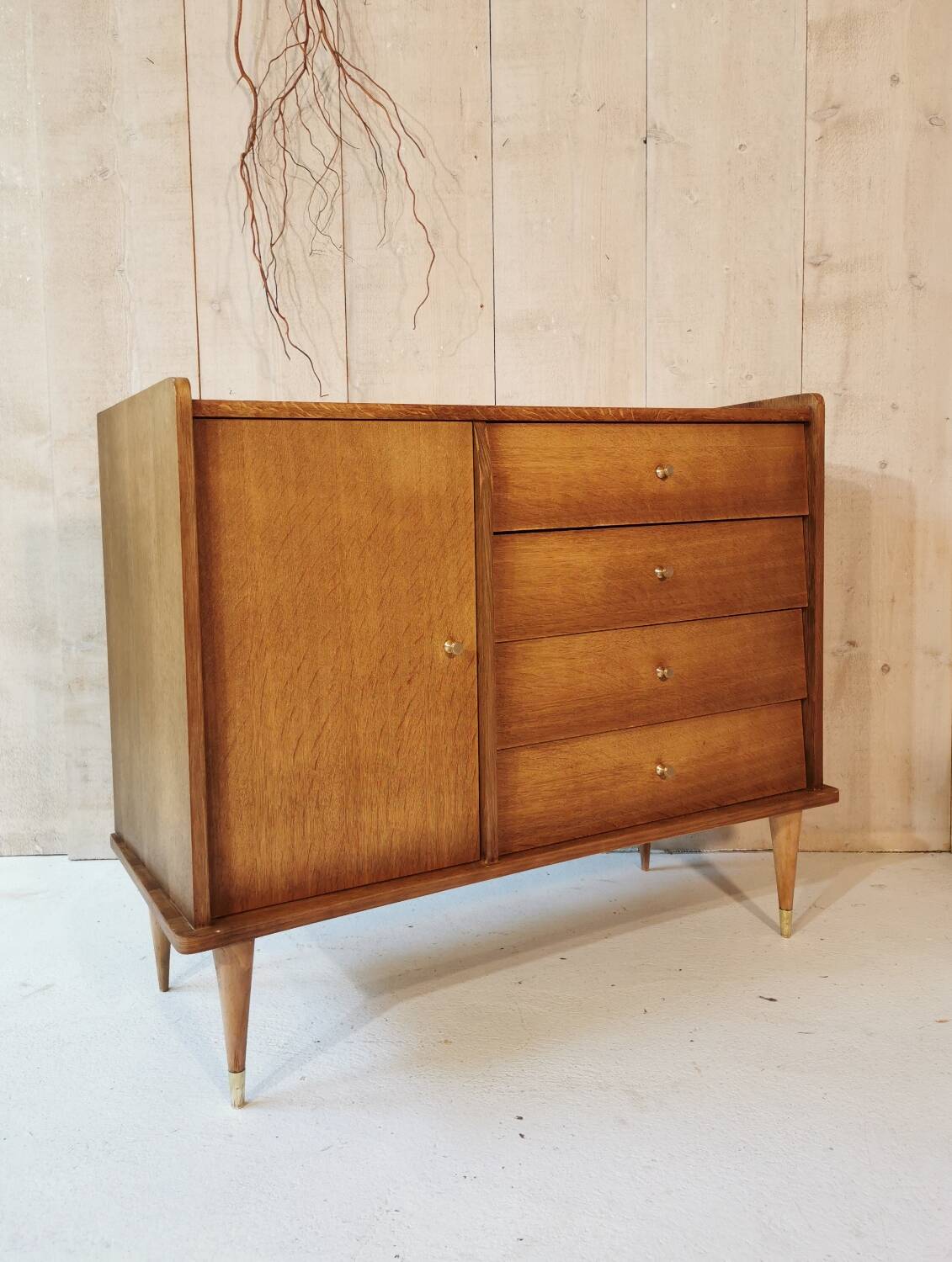 Chest of drawers with 1 door and 4 drawers