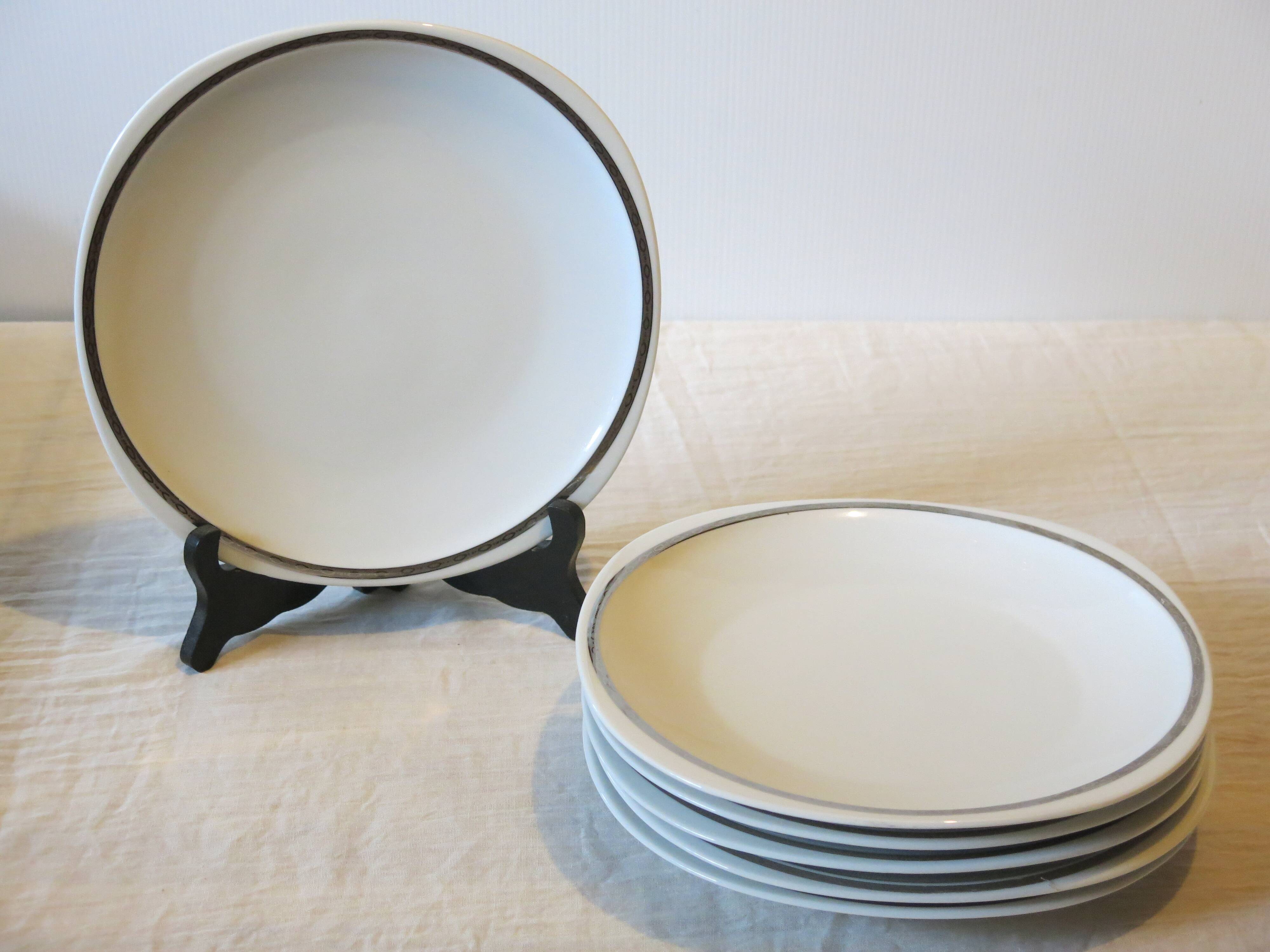 6 Sologne porcelain dinner plates in very good condition