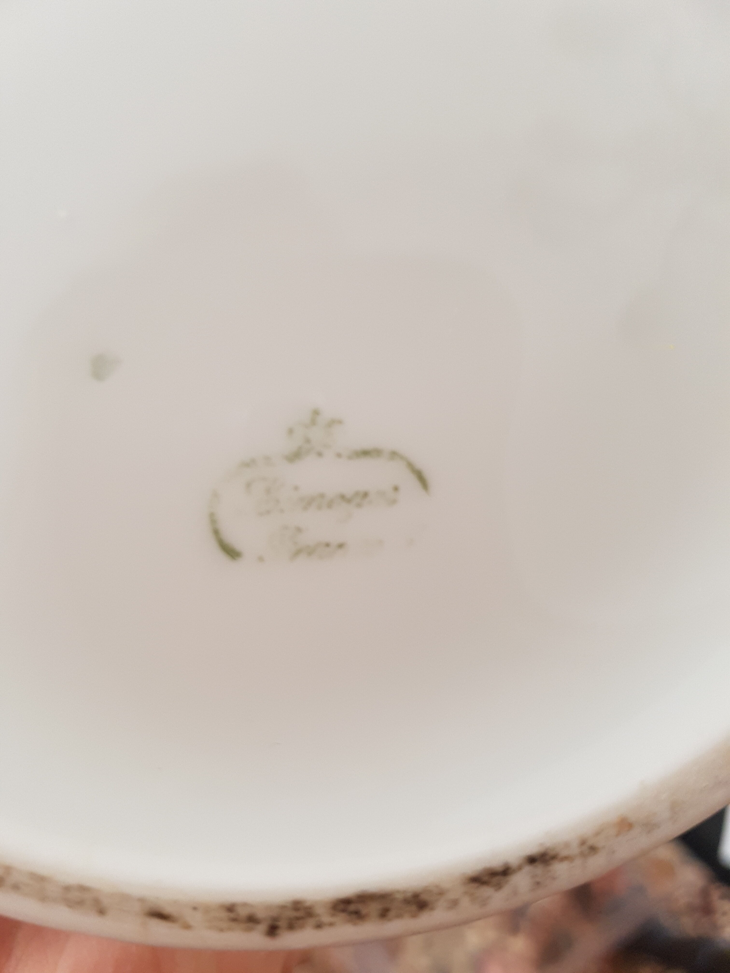 Former porcelain pharmacy pot of Limoges