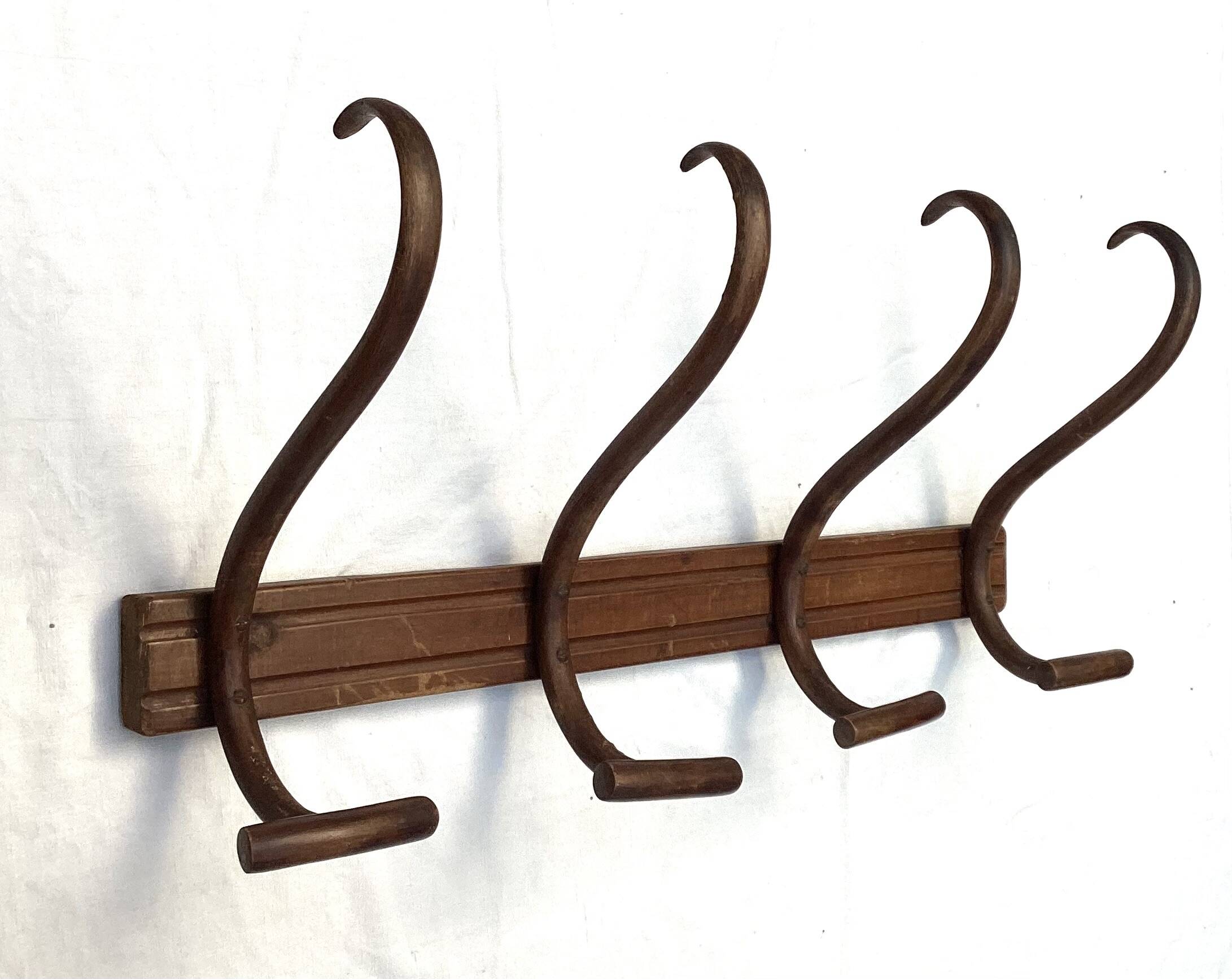 Coat rack signed Thonet with four hooks dimensions: height -32cm - width - 69cm-