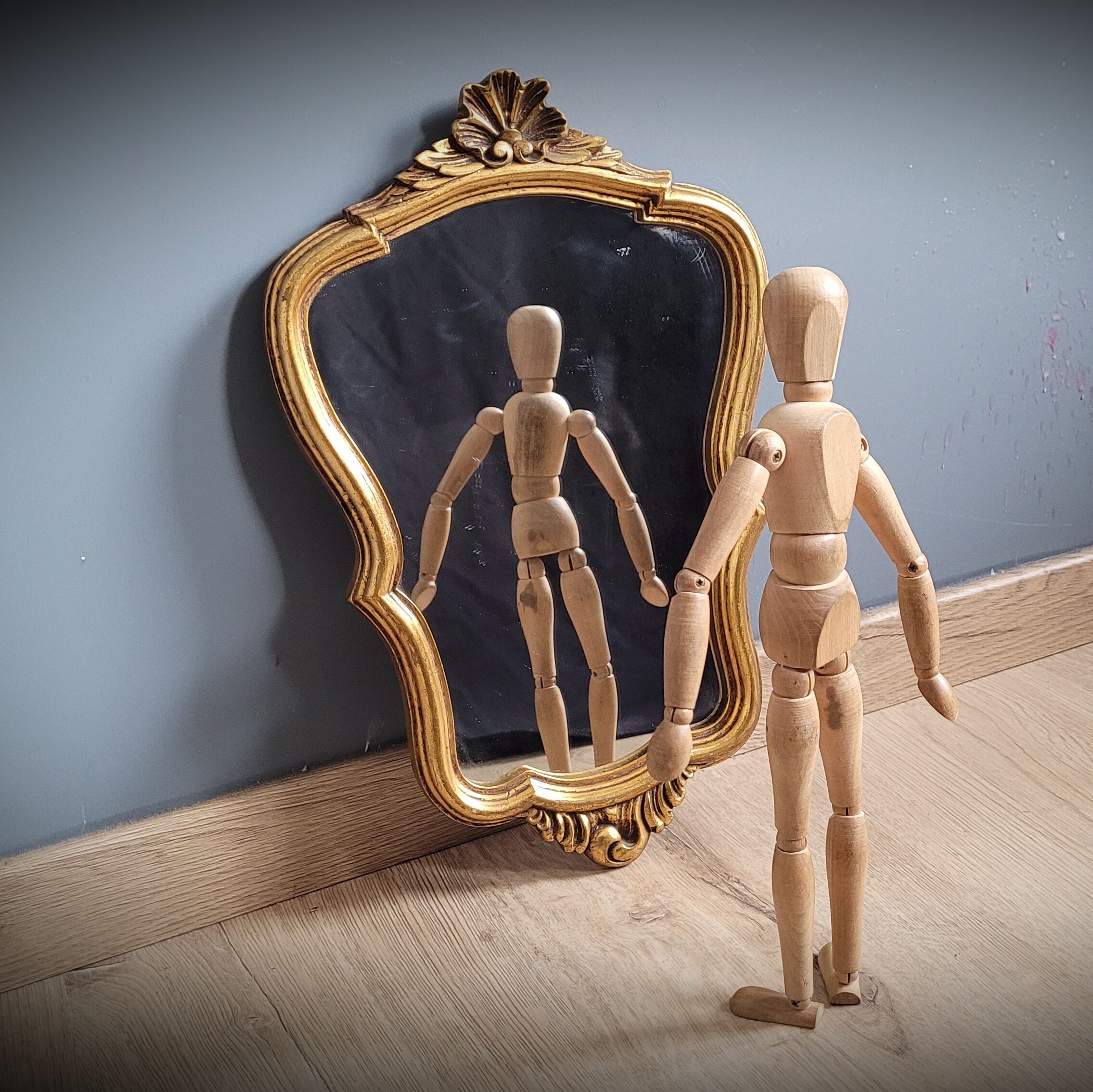 Golden mirror 38x25