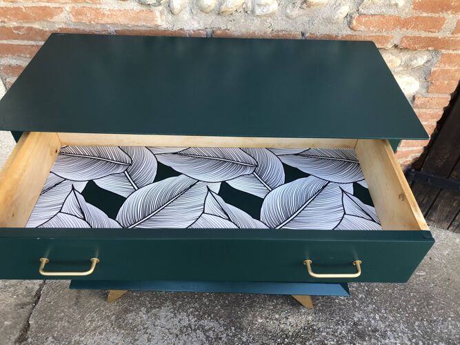 Chest of drawer compass feet