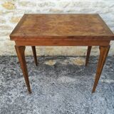 Folding tray table