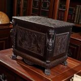 Small finely carved wooden chest, Renaissance style, 19th century, Tuscany