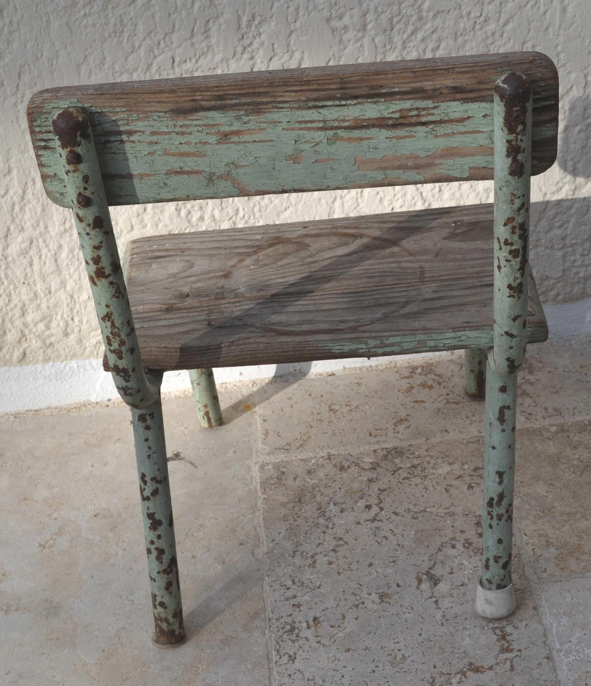 Ancienne chaise de maternelle