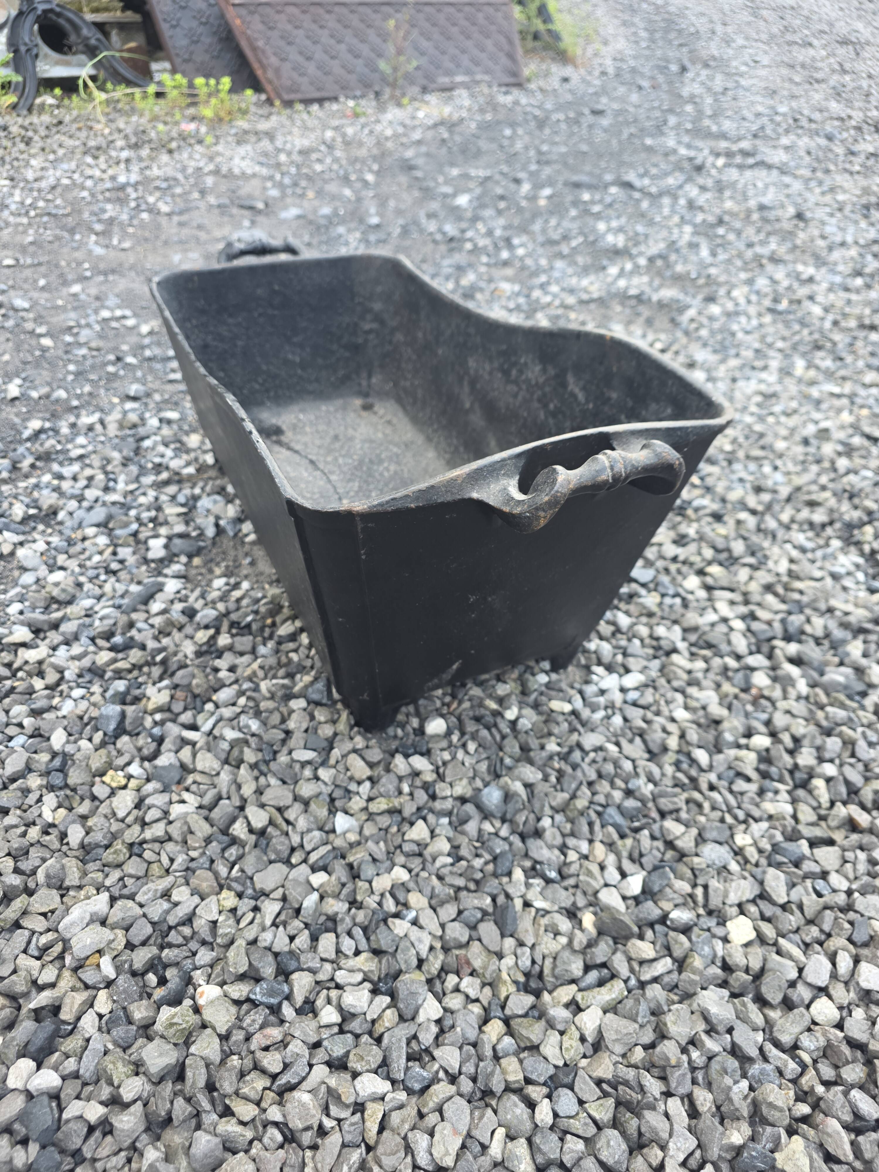 Cast iron planter