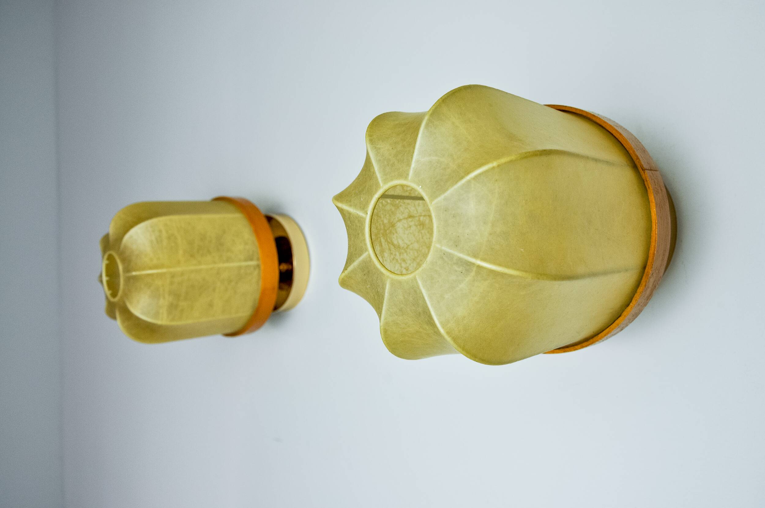 Pair of "cocoon" wall lights, resin and pine, Italy, 1970