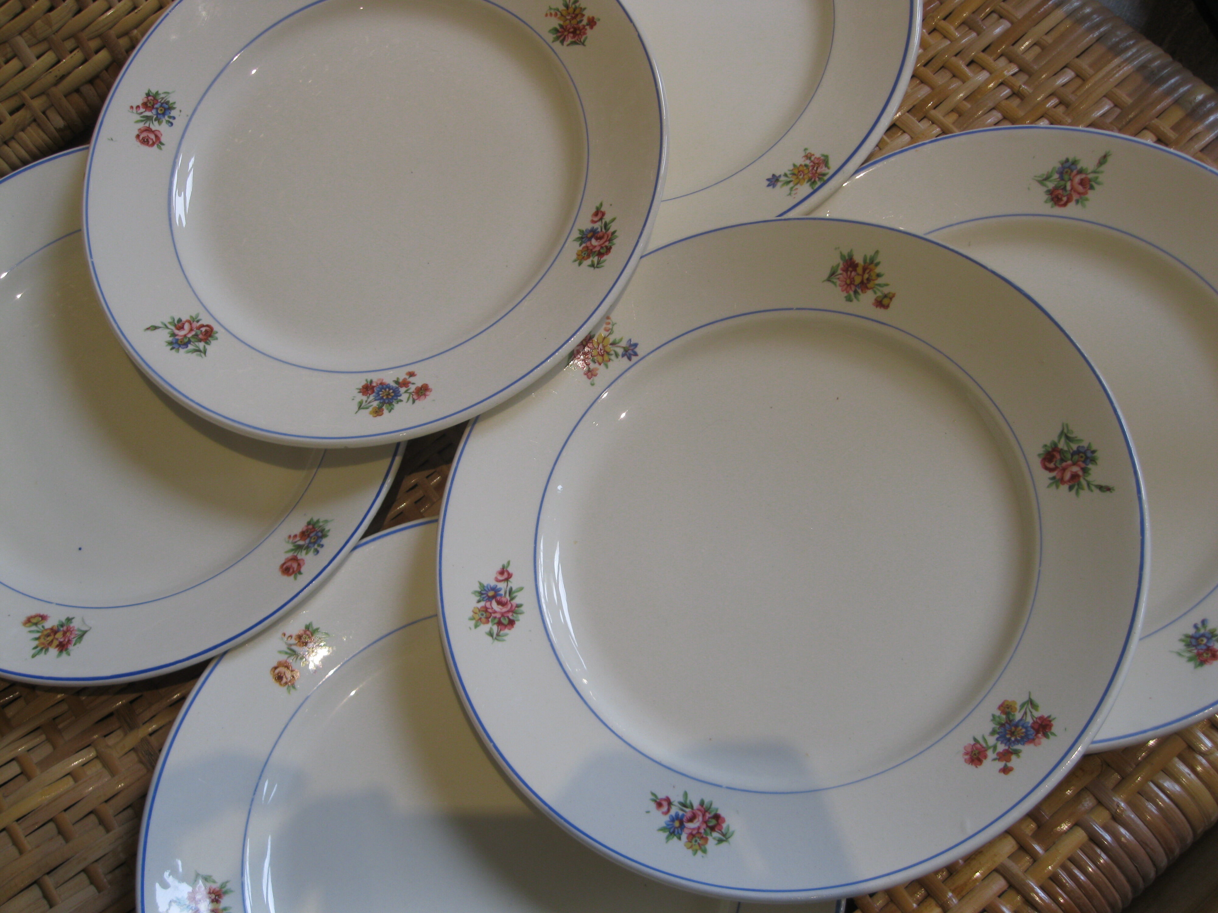 Lot d'assiettes de Lunéville en demi porcelaine décor "Marie"