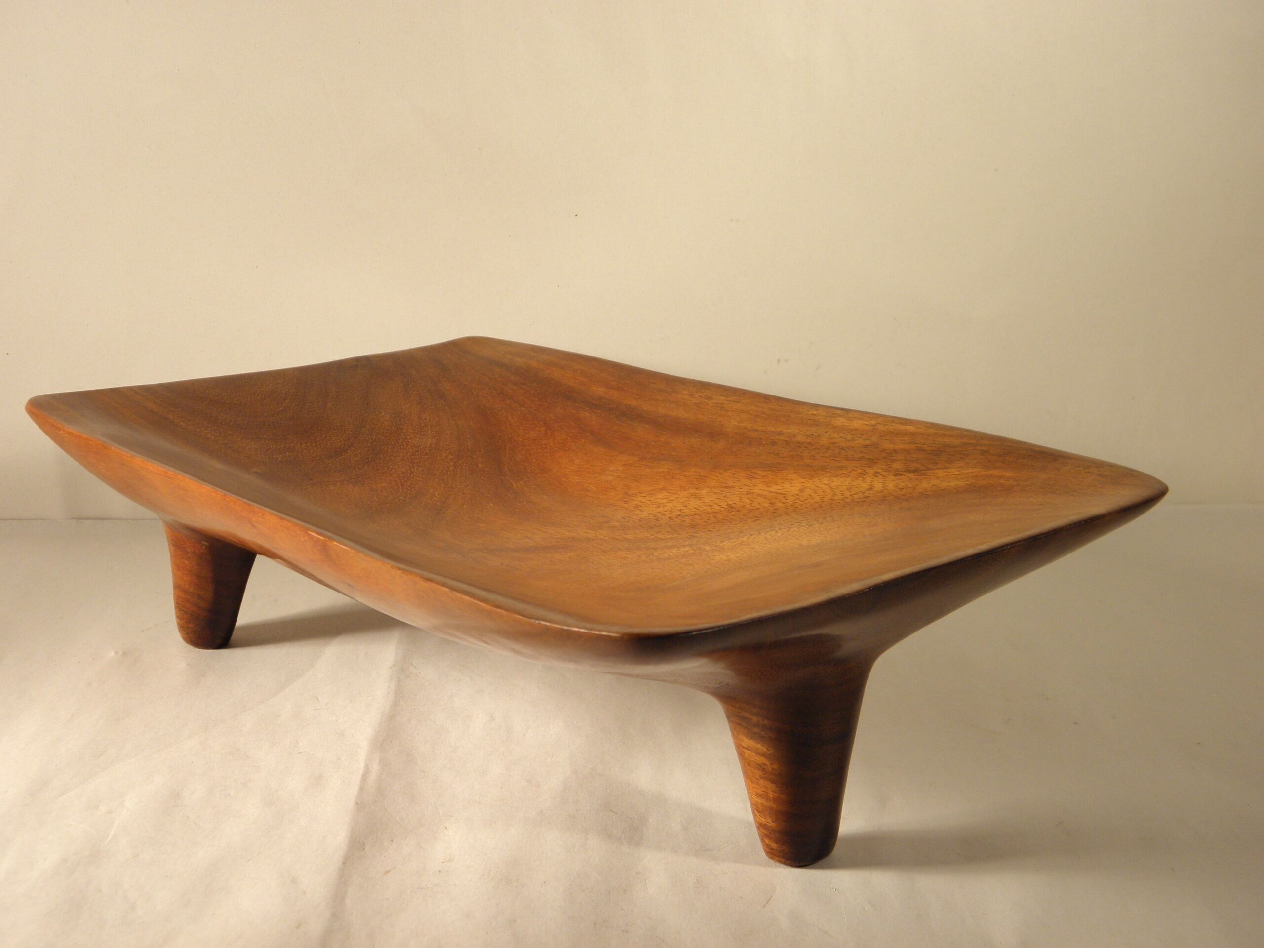 Wooden tripod cut 31 x 17 cm