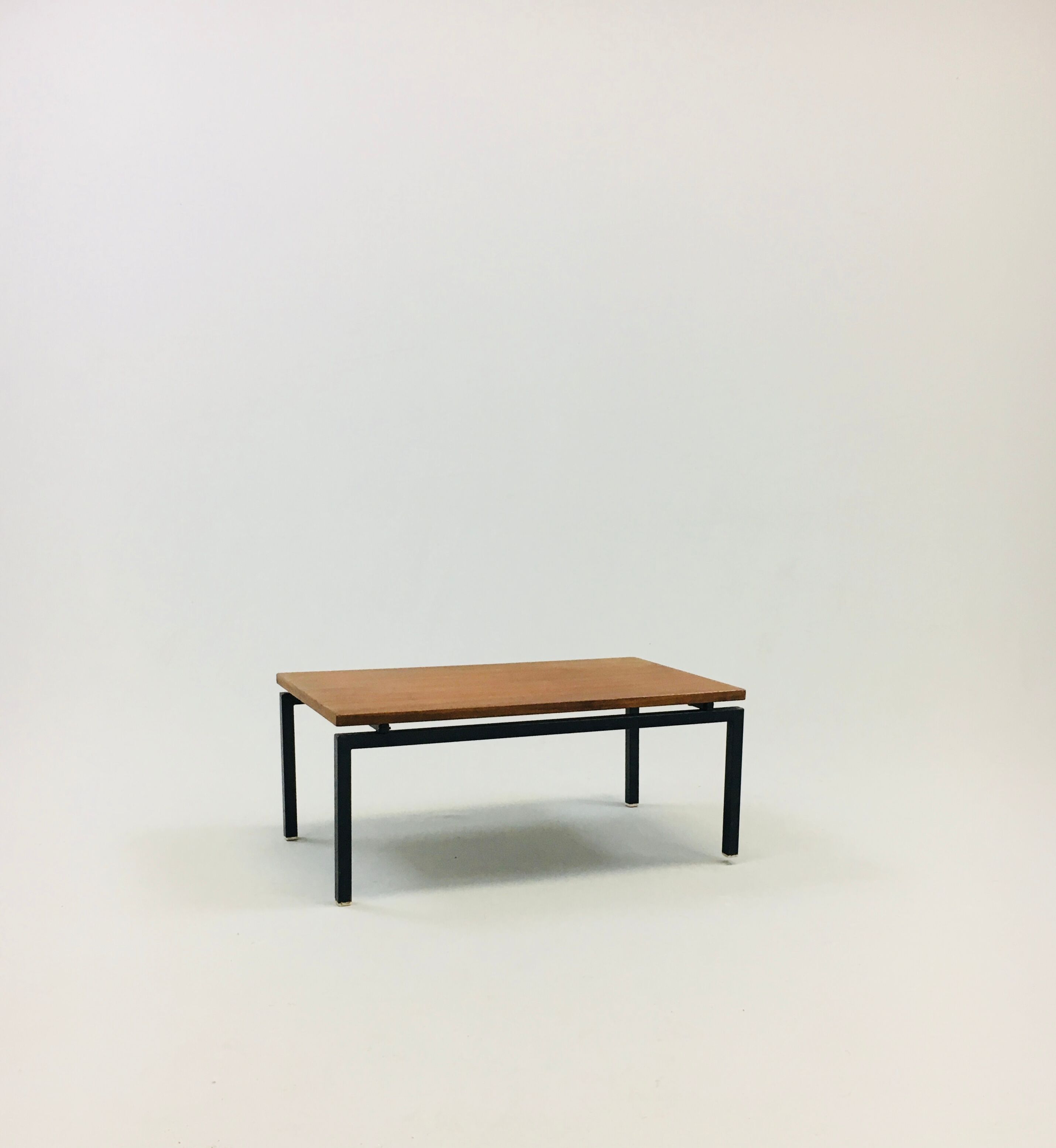 Dico bed and bedside table