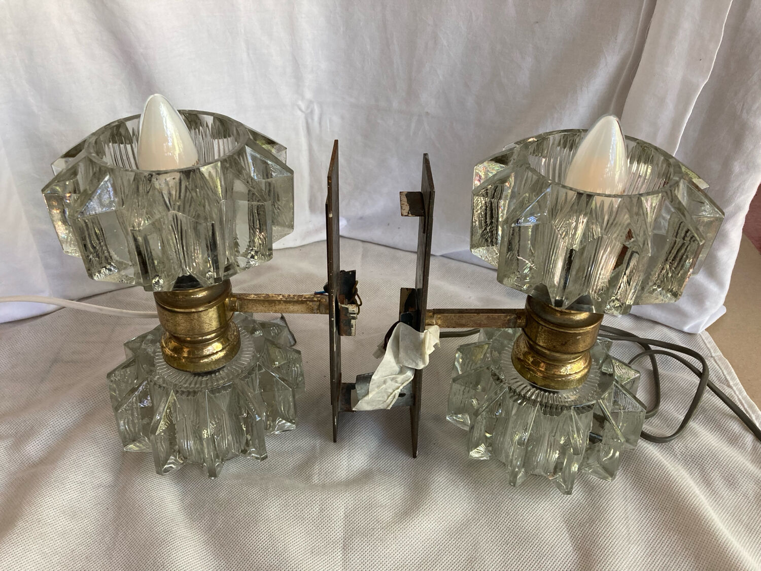 Pair of 1930s wall lights, Italian work, Murano glass and brass