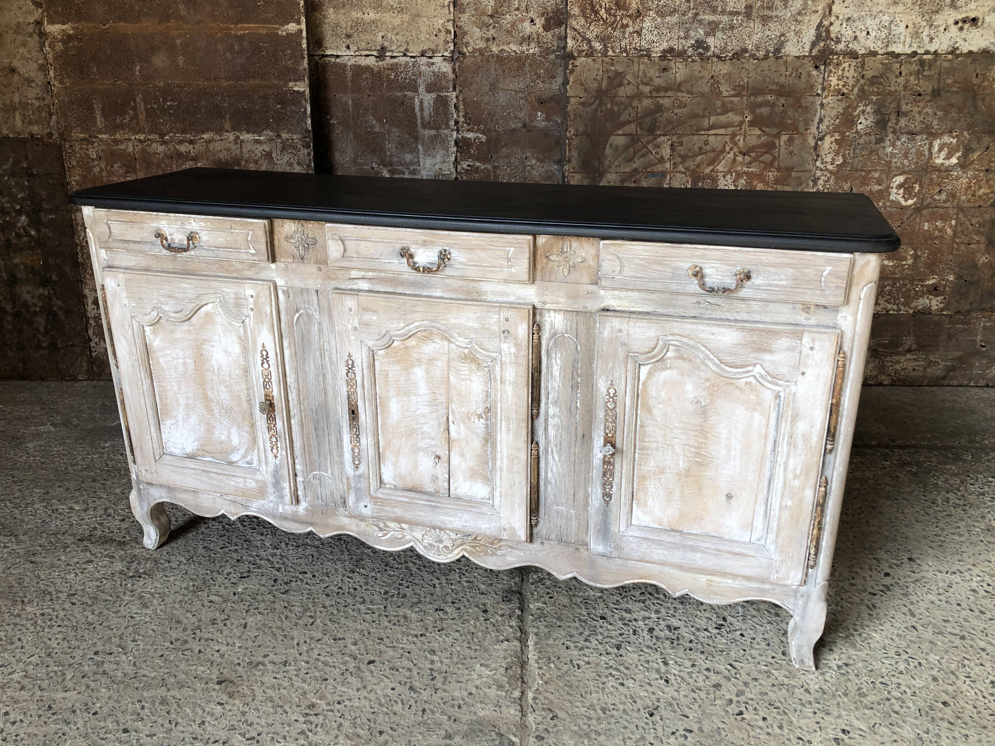 Buffet de style Louis XV