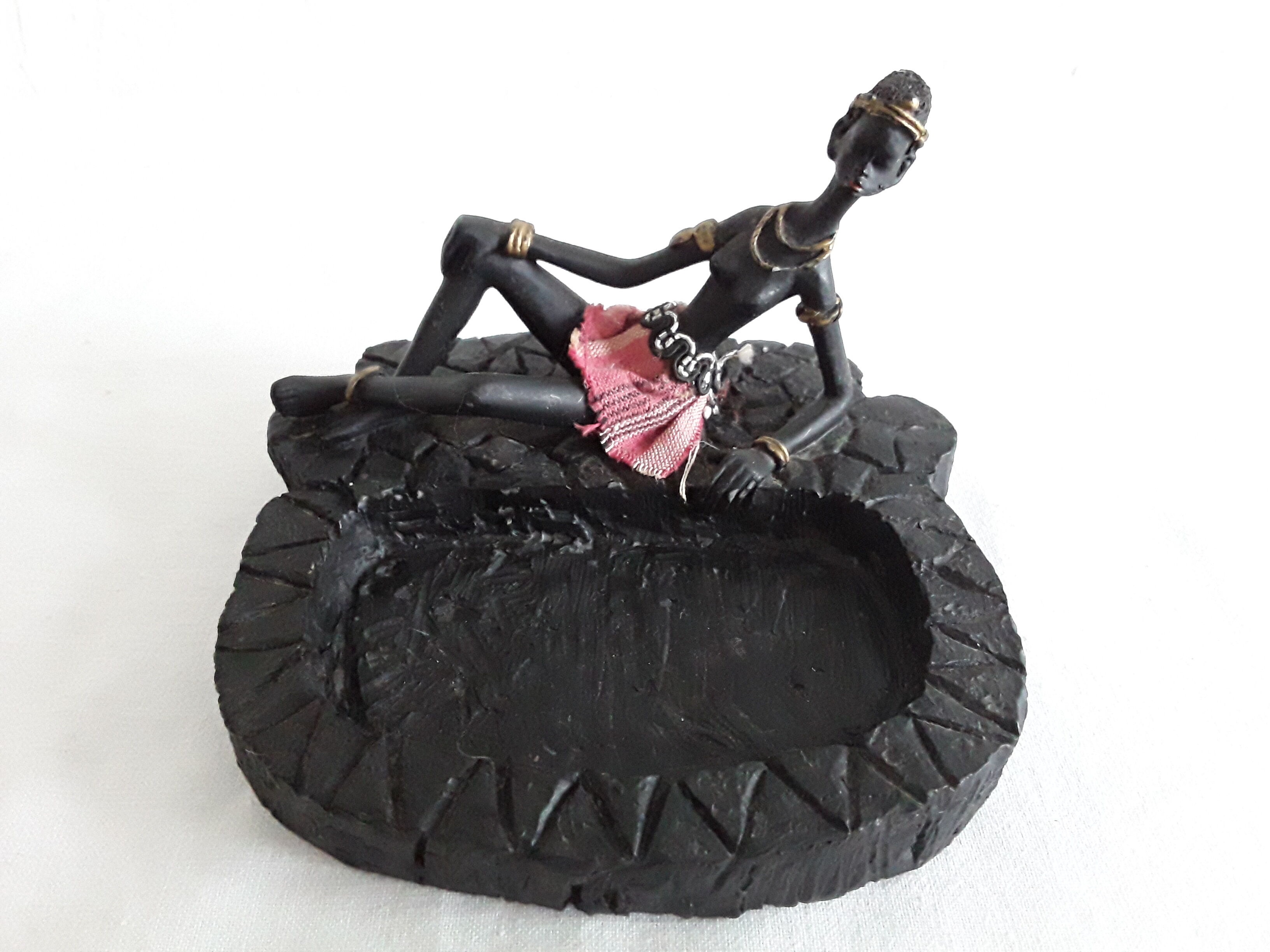 Ashtray colonial art of the 50s