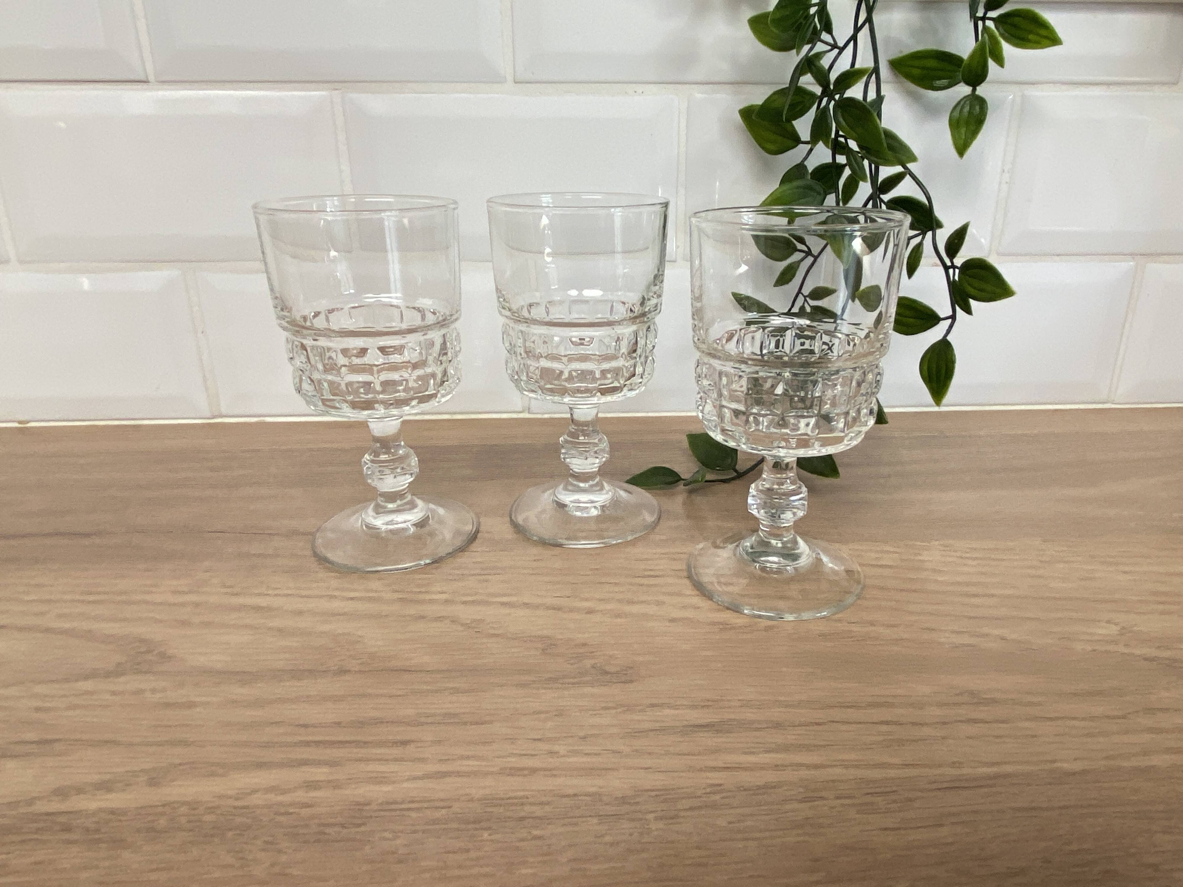 Set of 3 Luminarc Quadrille wine glasses