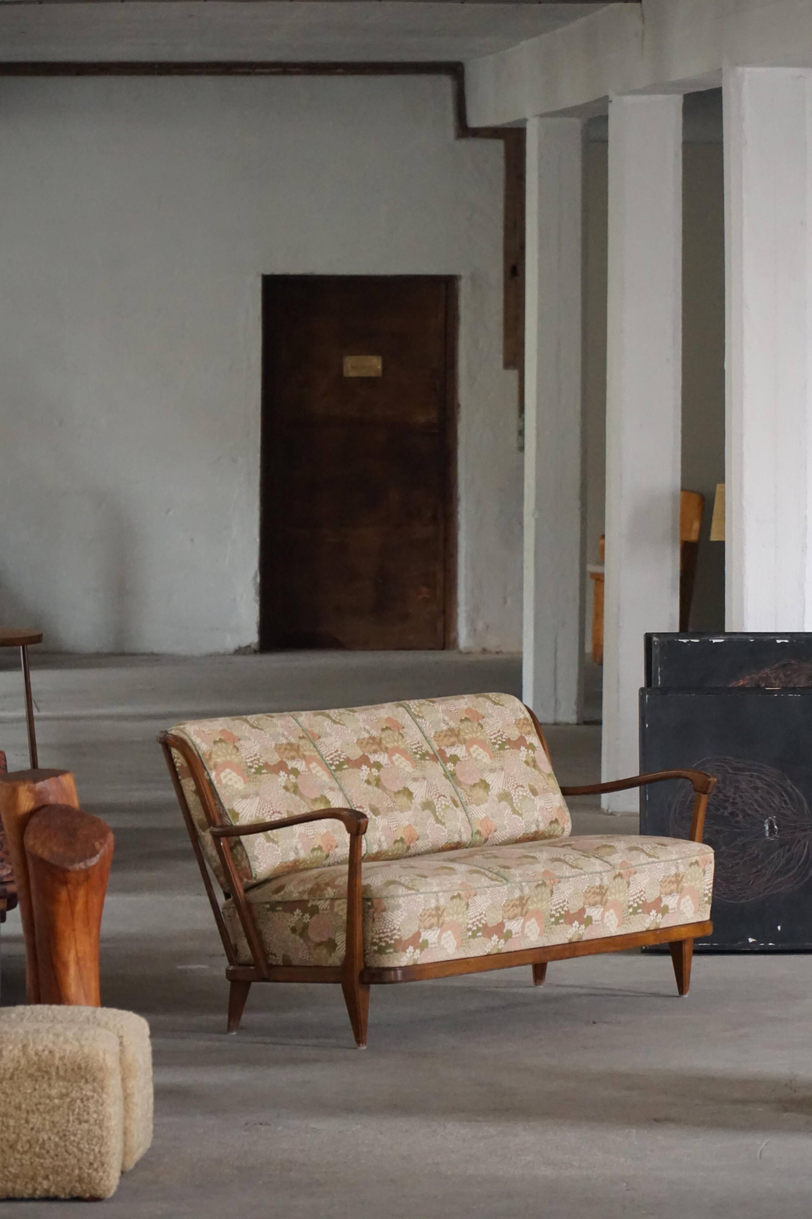 Svante Skogh, freestanding canapé in floral fabric, modern Swedish, 1940s