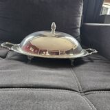 Plat en argent avec couvercle