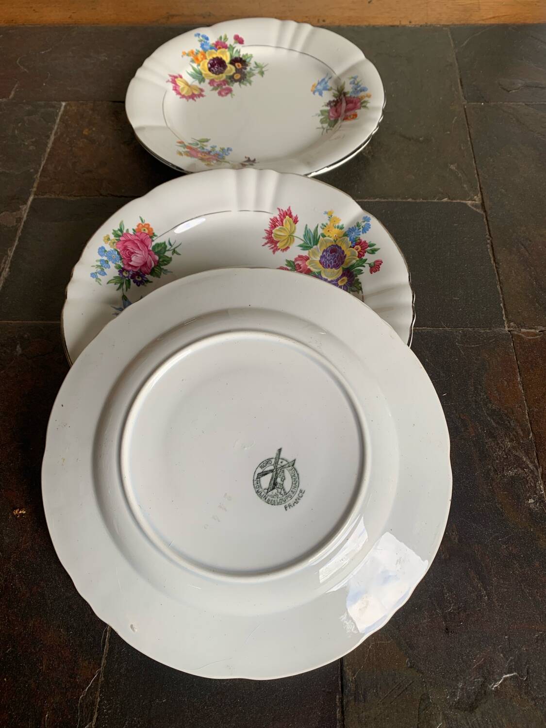 6 antique flat plates Moulin des Loups & Hamage – floral decoration